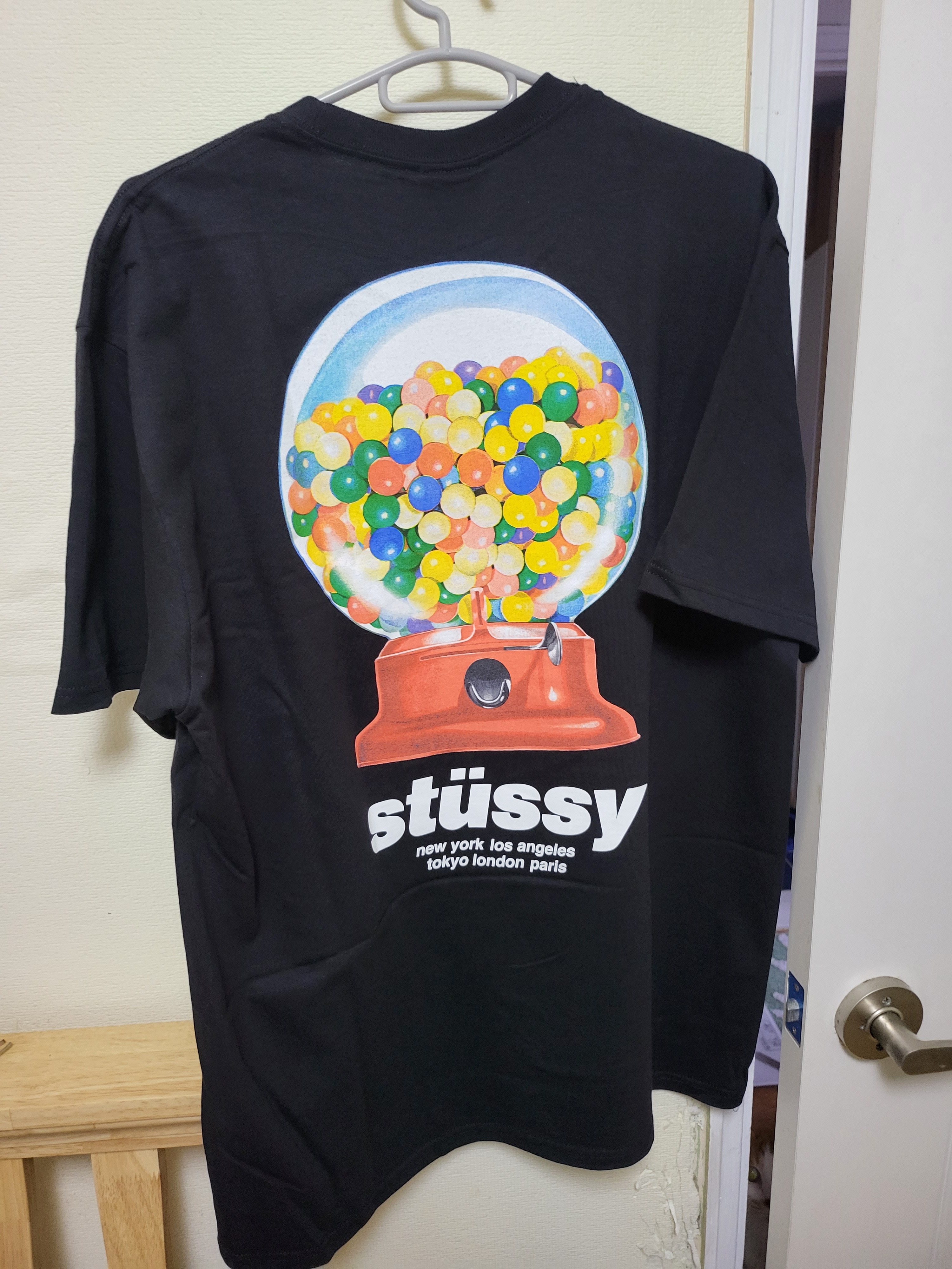Stussy Gumball T-Shirt Black 착용 스타일