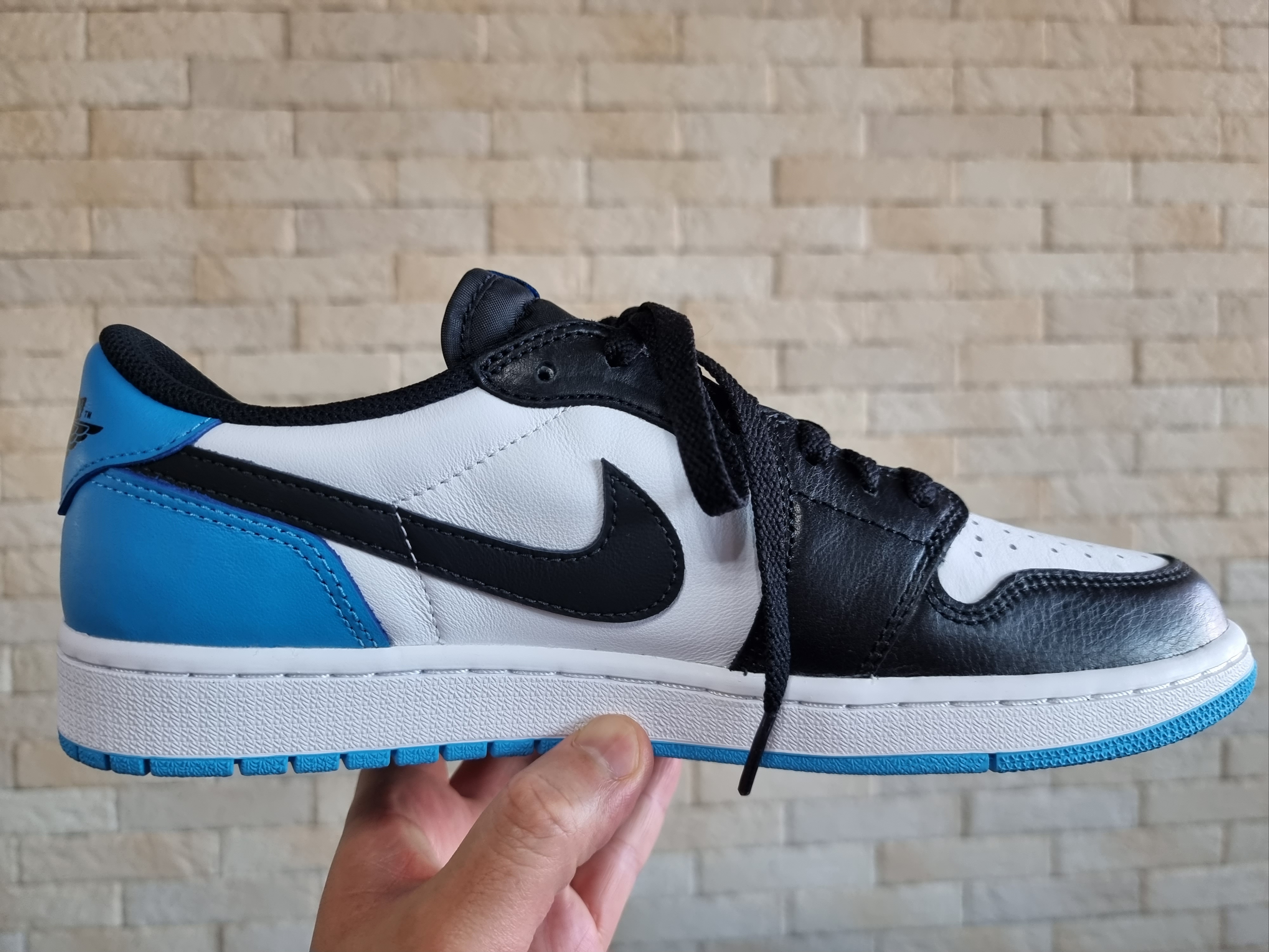 Jordan 1 Retro Low OG Black and Dark Powder Blue, (W) Jordan 1 Retro Low OG Black and Dark Powder Blue 착용 스타일 - 2