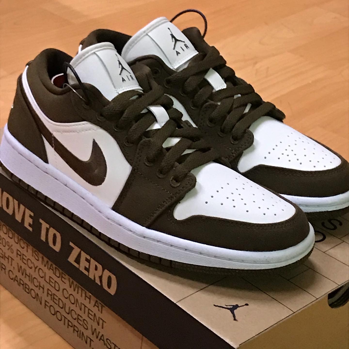 (W) Jordan 1 Low SE Light Olive 착용 스타일 - 3