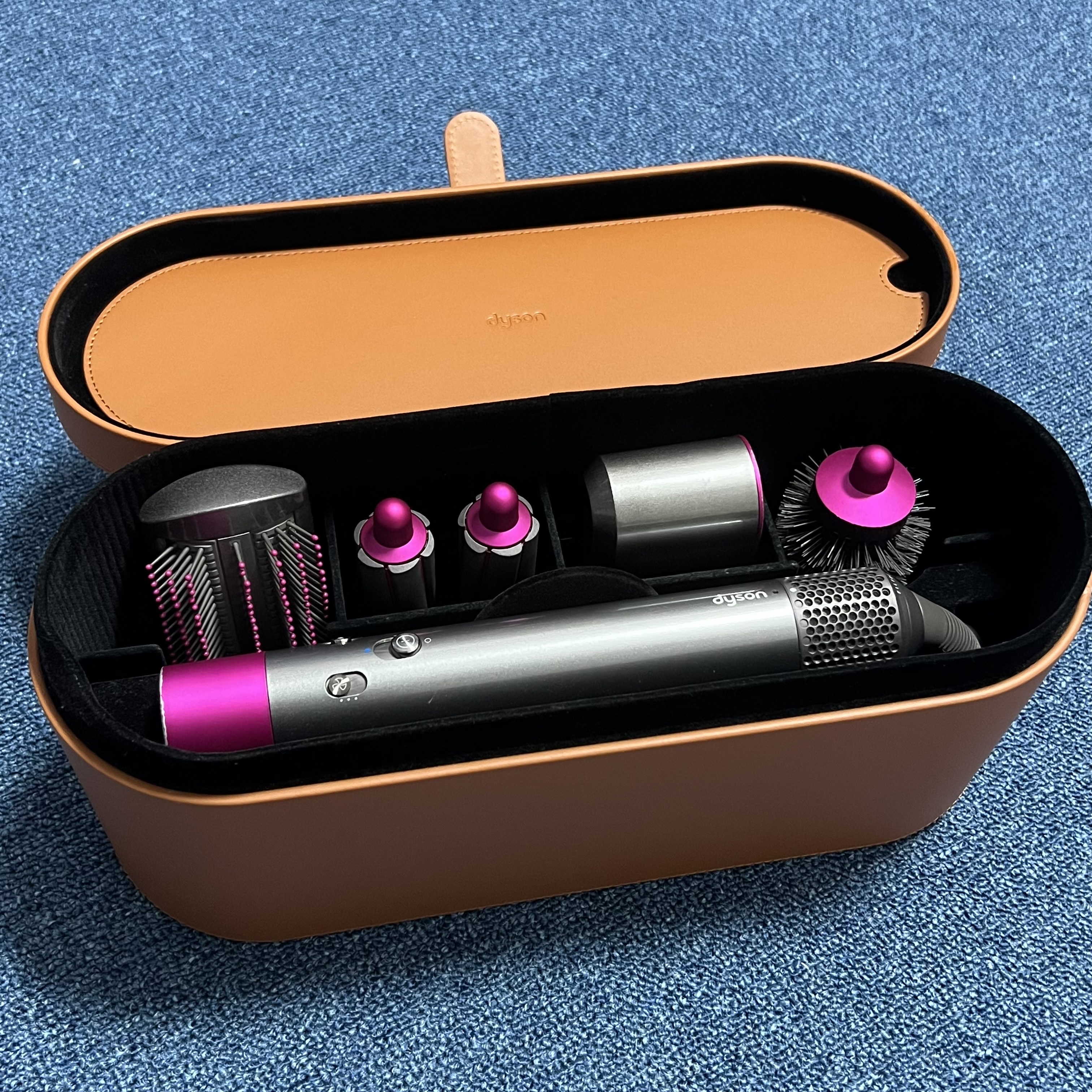Dyson Airwrap Styler Volume And Shape Nickel Fuchsia (Korean Ver.) 착용 스타일 - 2