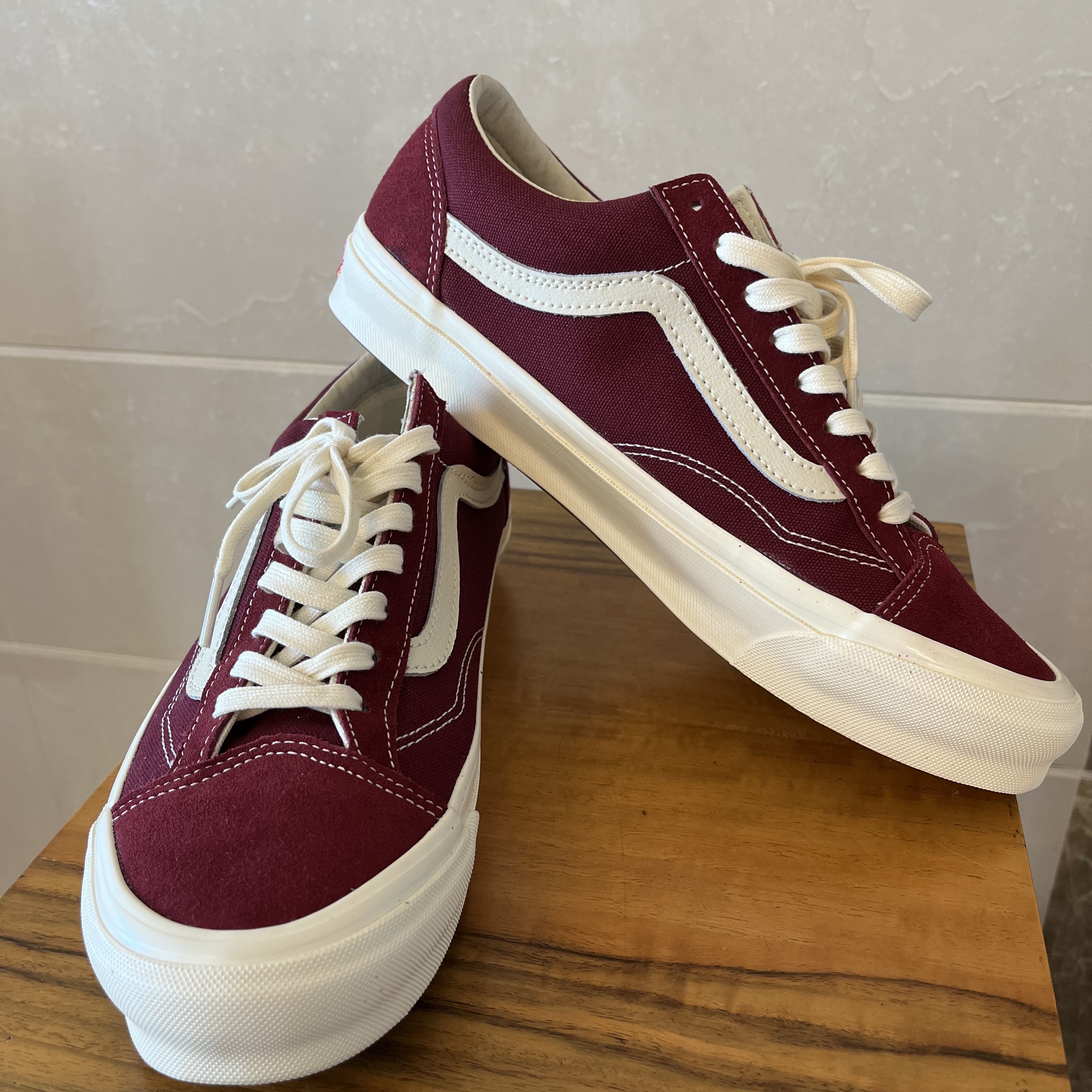Vans Vault OG Style 36 LX Suede Canvas Pomegranate 착용 스타일 - 2