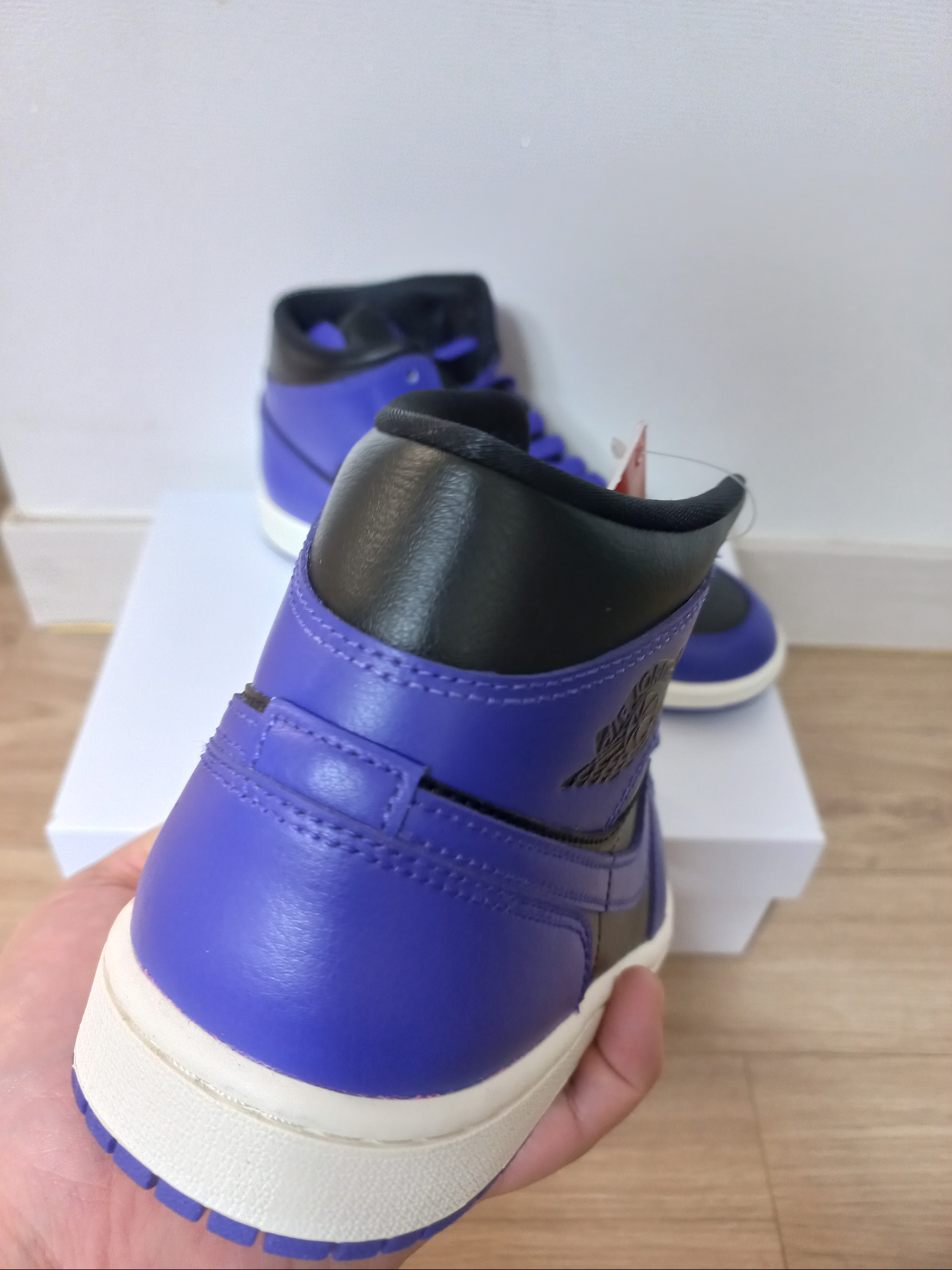 Jordan 1 Mid Black Dark Concord 착용 스타일 - 2