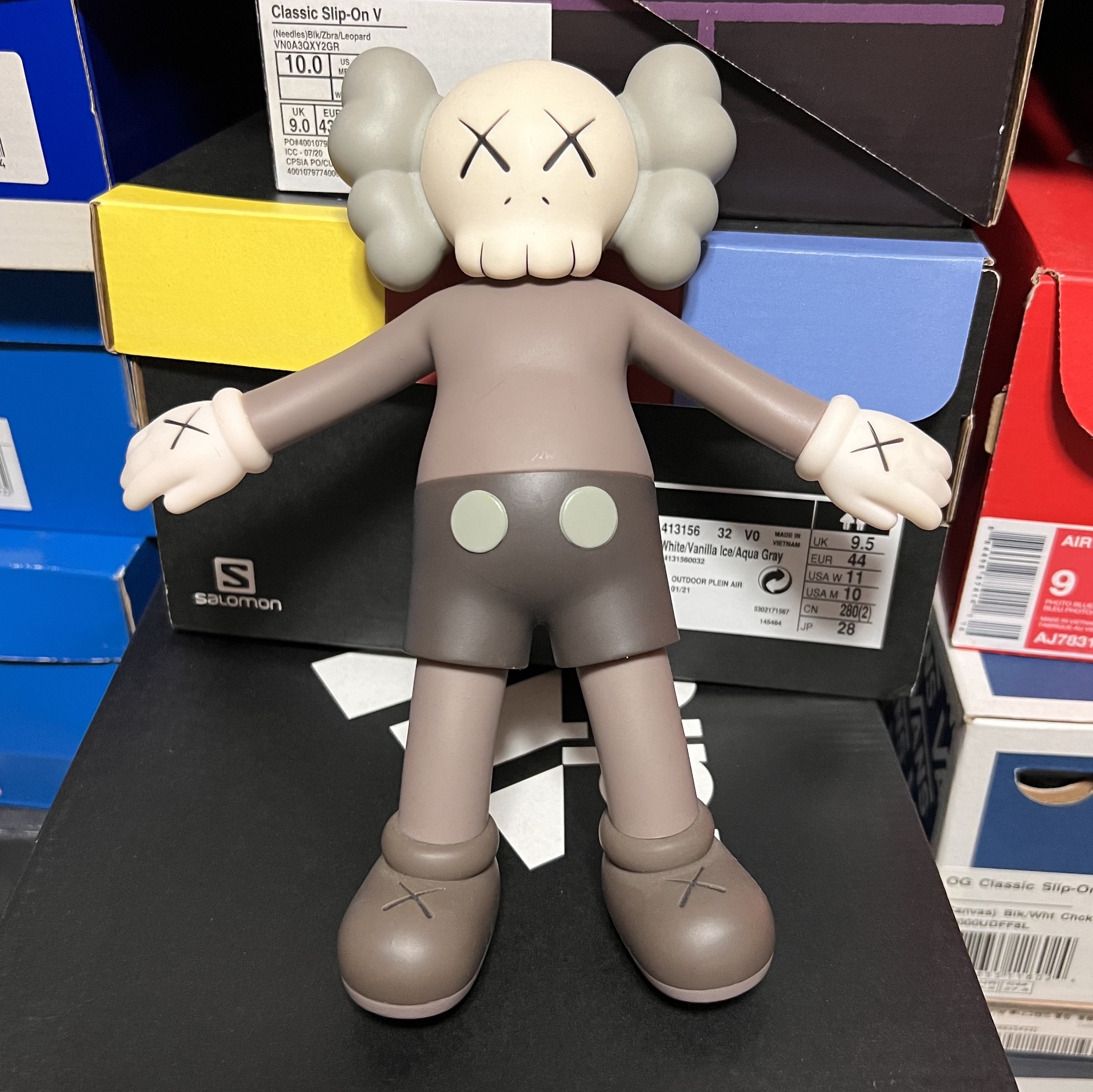 Kaws Holiday Korea Companion Bath Toy 착용 스타일 - 1