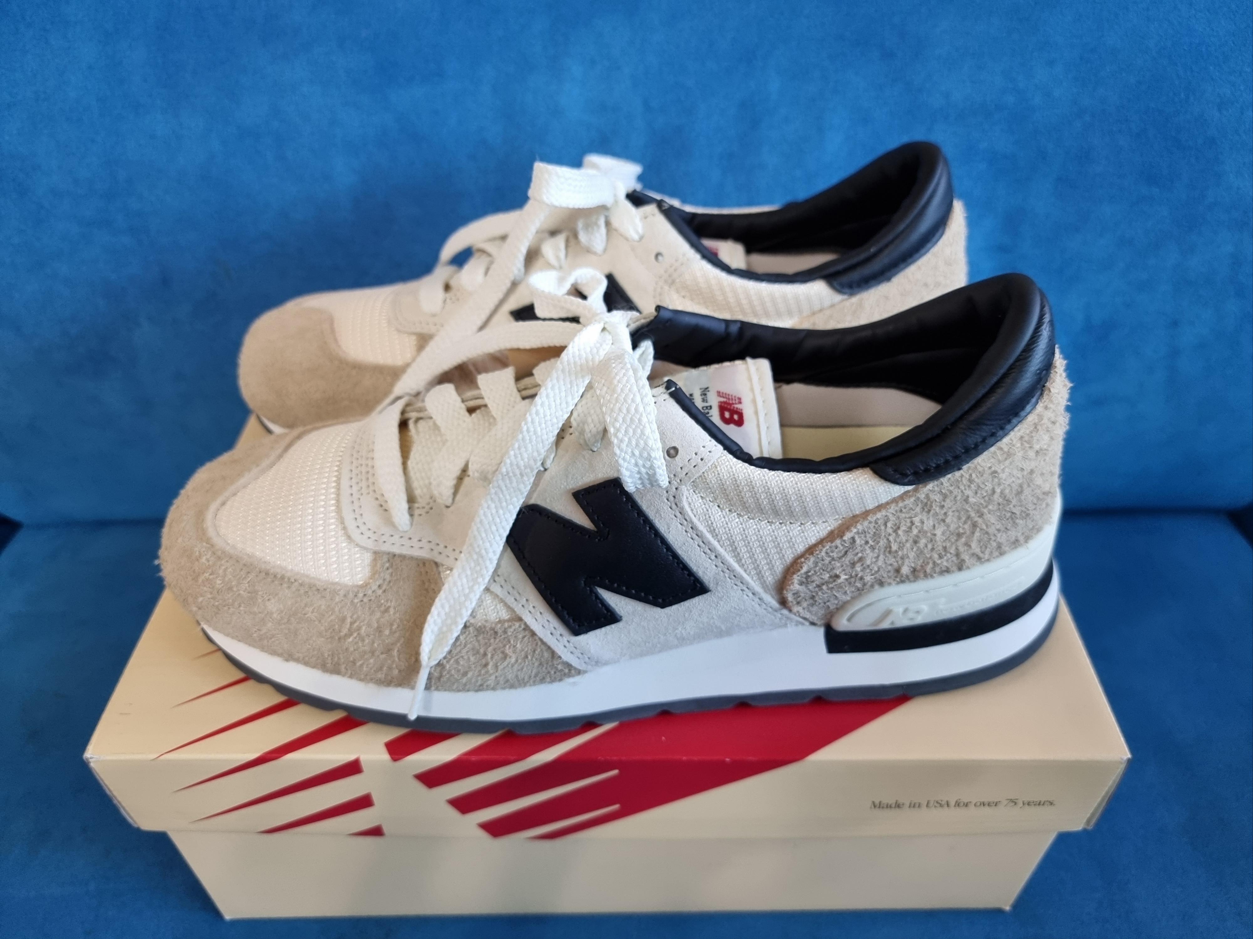 New Balance 990v1 Made in USA Incense Macadamia Nut 착용 스타일 - 1