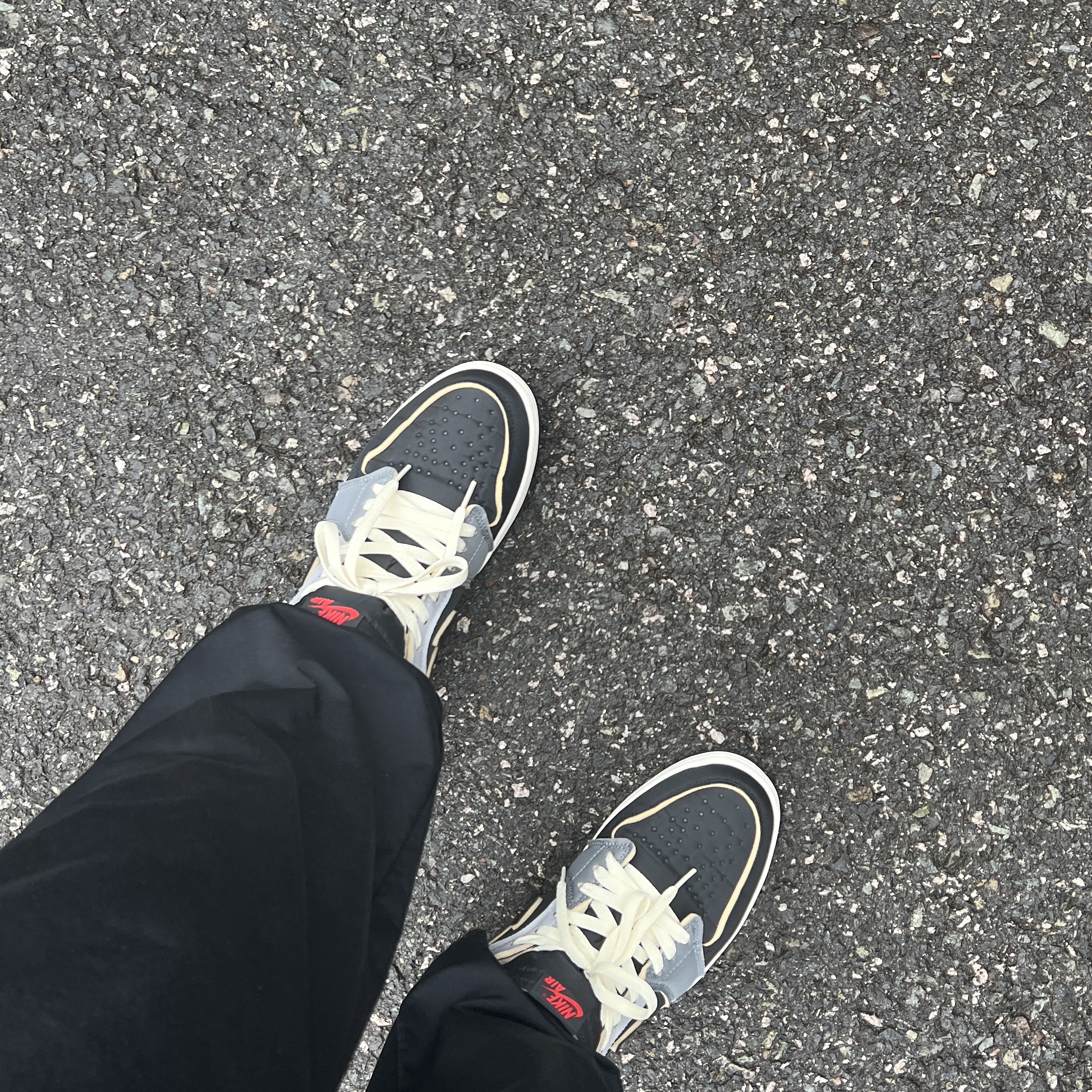 Jordan 1 Retro Low OG EX Black and Smoke Grey 착용 스타일