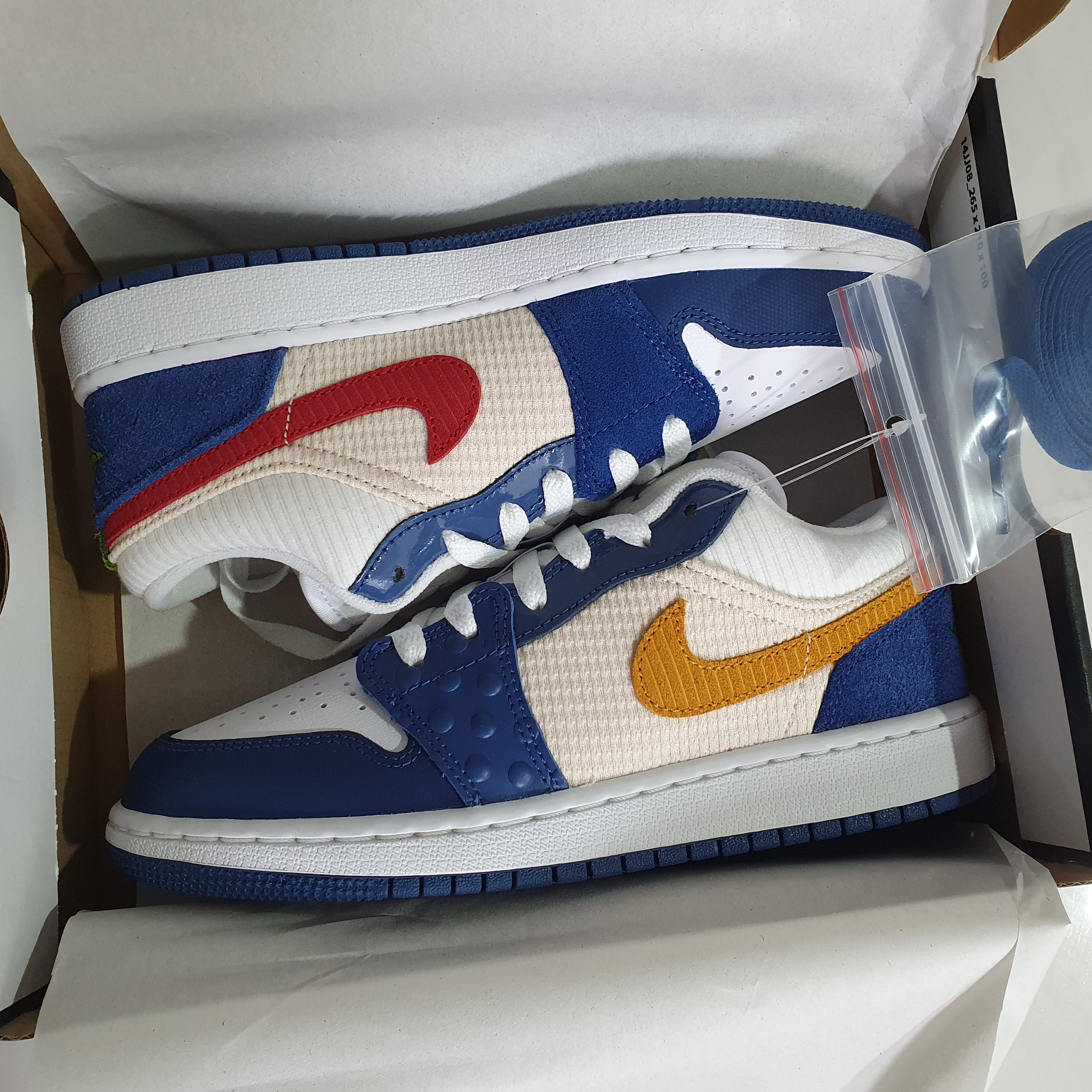 (GS) Jordan 1 Low SE French Blue Chutney White 착용 스타일 - 1