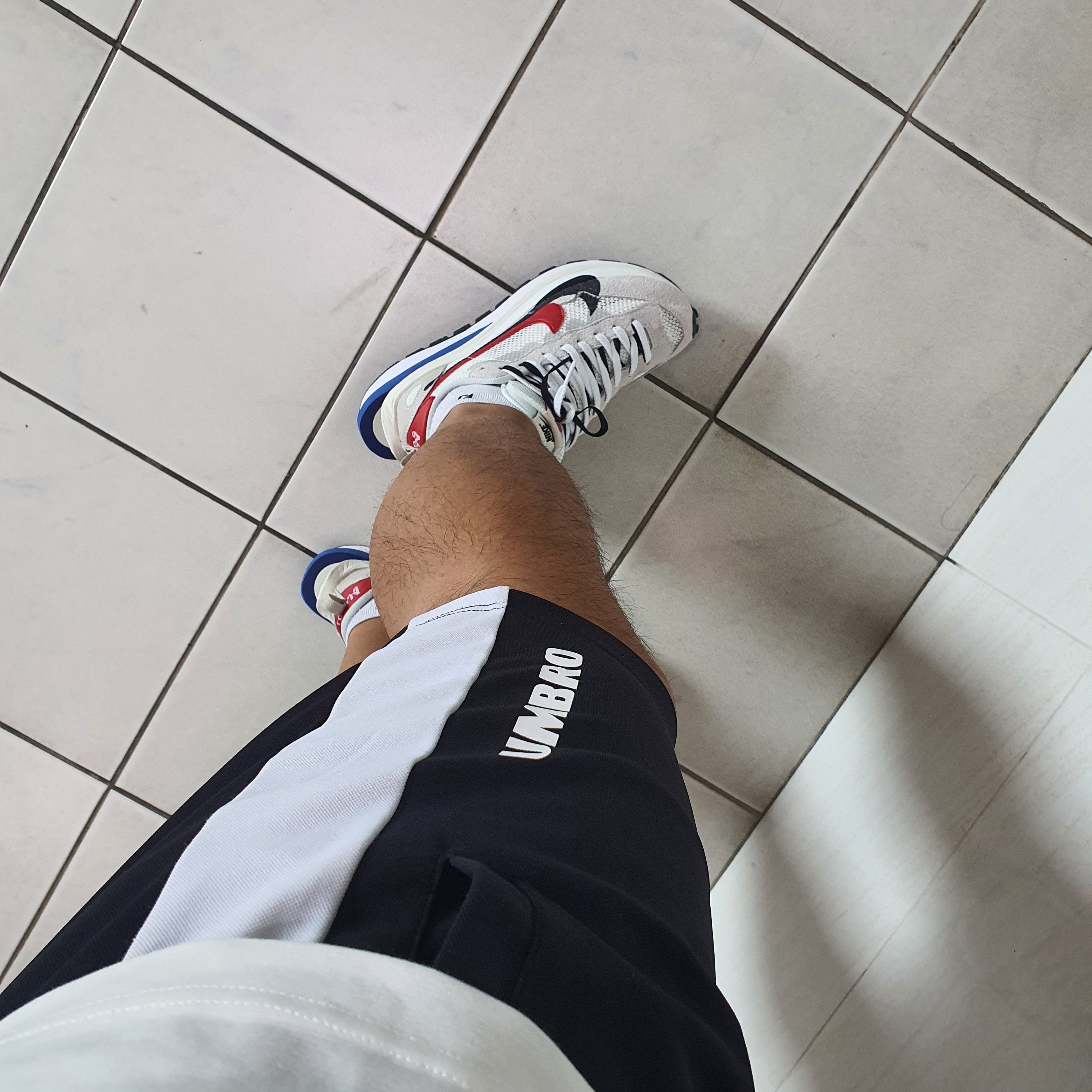 Nike x Sacai VaporWaffle Royal Fuchsia 착용 스타일 - 2