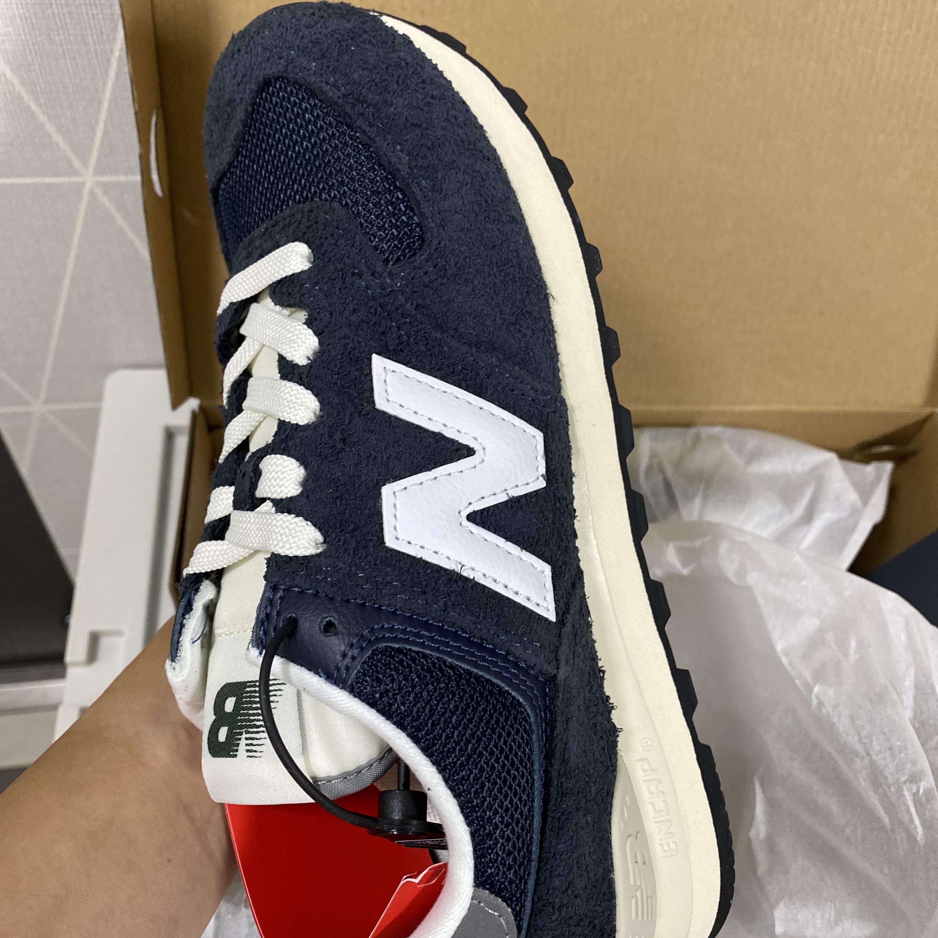 New Balance 574 Heritage Navy 착용 스타일 - 2