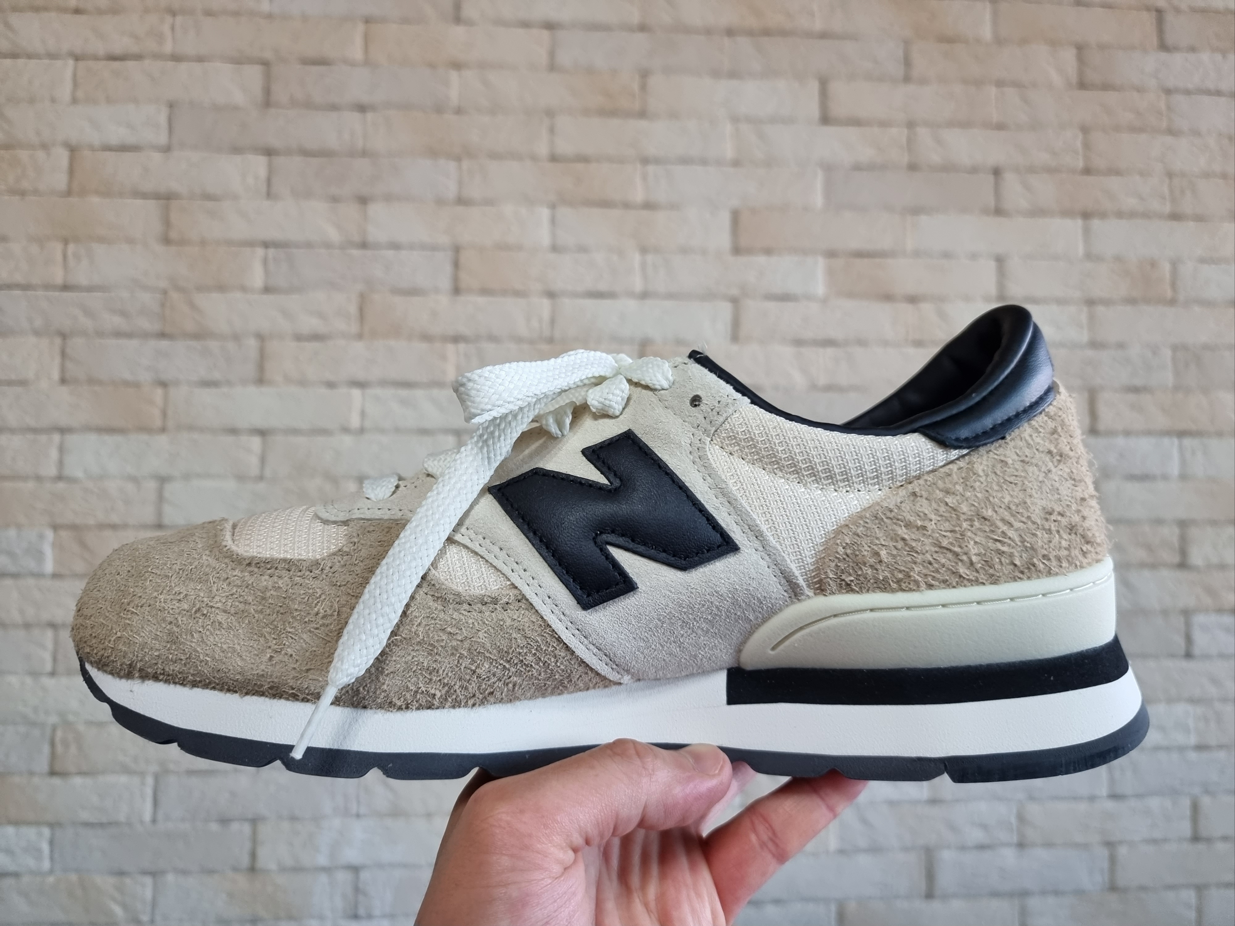 New Balance 990v1 Made in USA Incense Macadamia Nut 착용 스타일 - 3