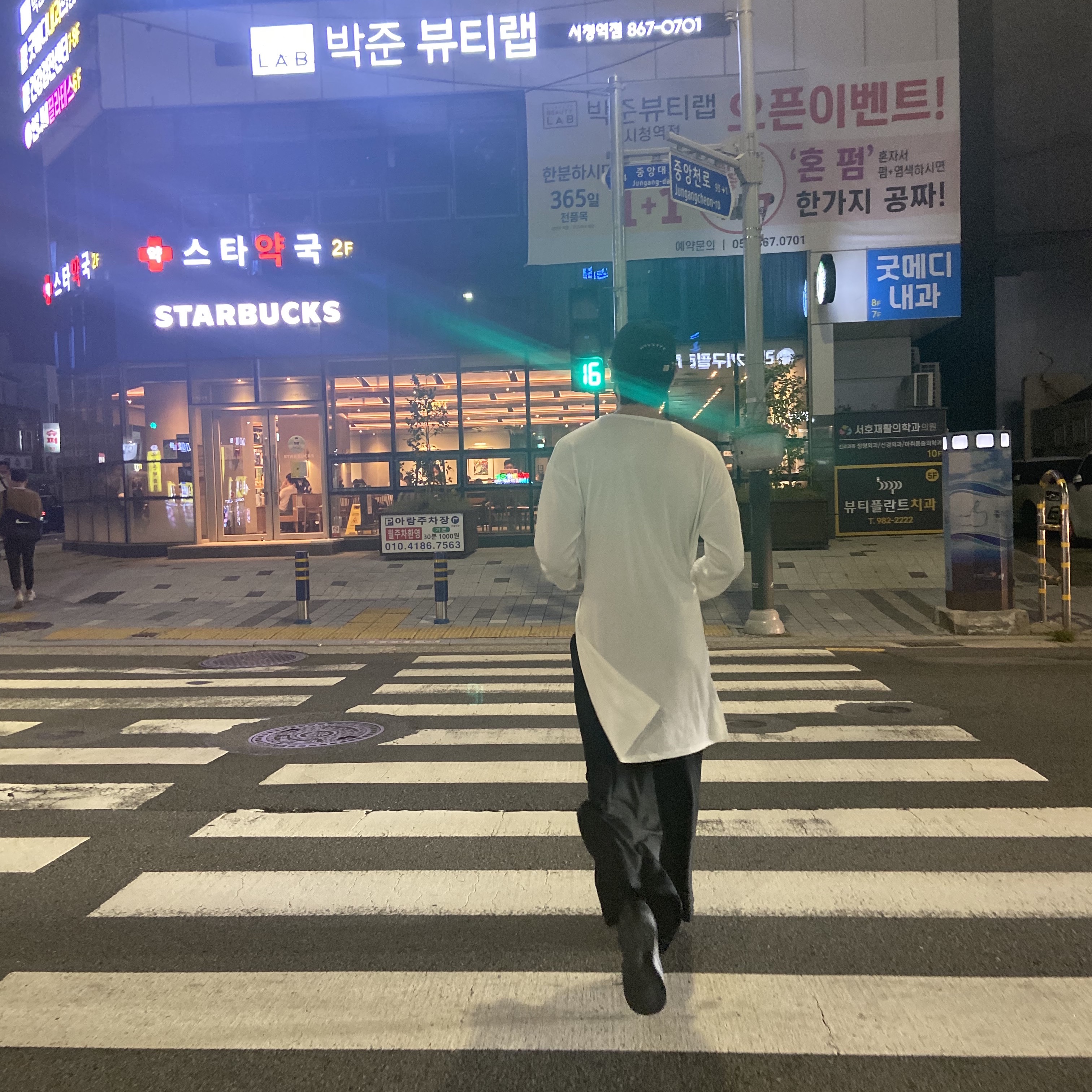 Darkr8m Studio Upside Down Silver Logo Cap, Nike x Supreme Air Force 1 Low Black 착용 스타일 - 3