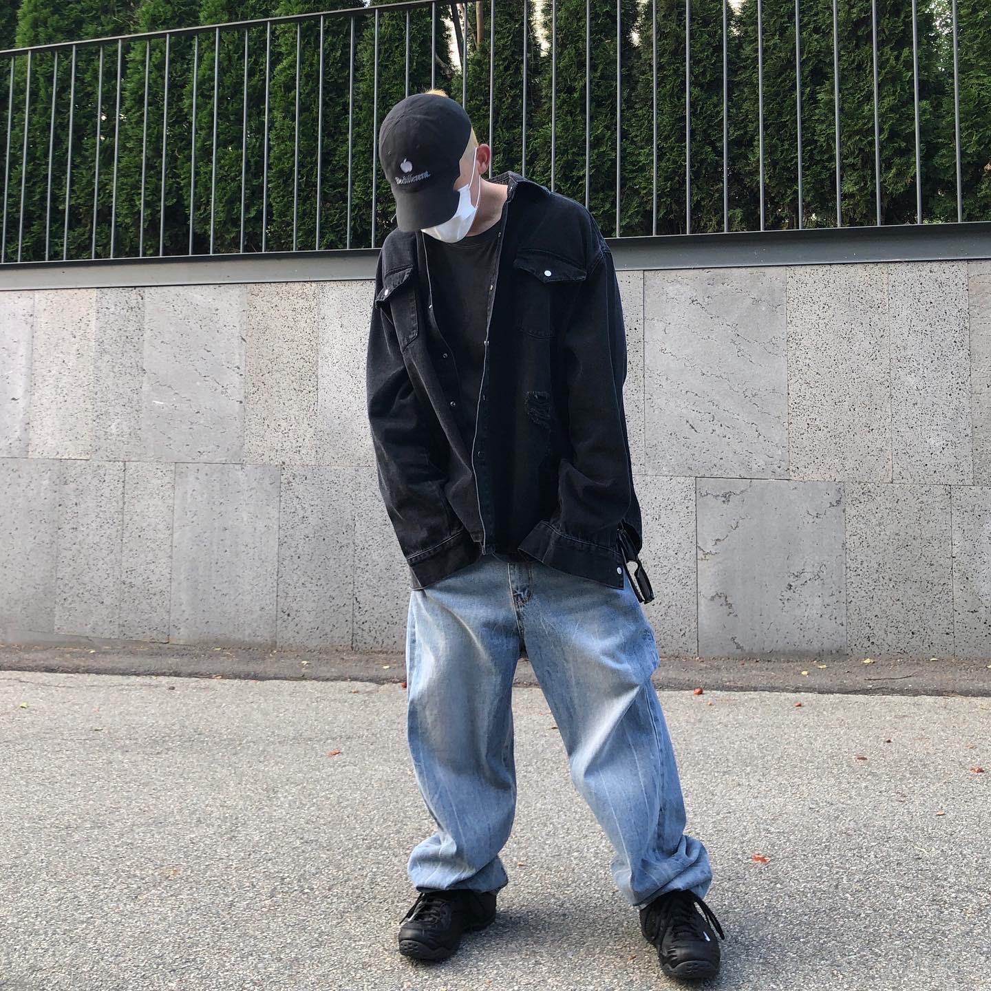 Balenciaga Gaffer Cap Black, Nike x Comme des Garcons Homme Plus Air Foamposite One Black 착용 스타일 - 2