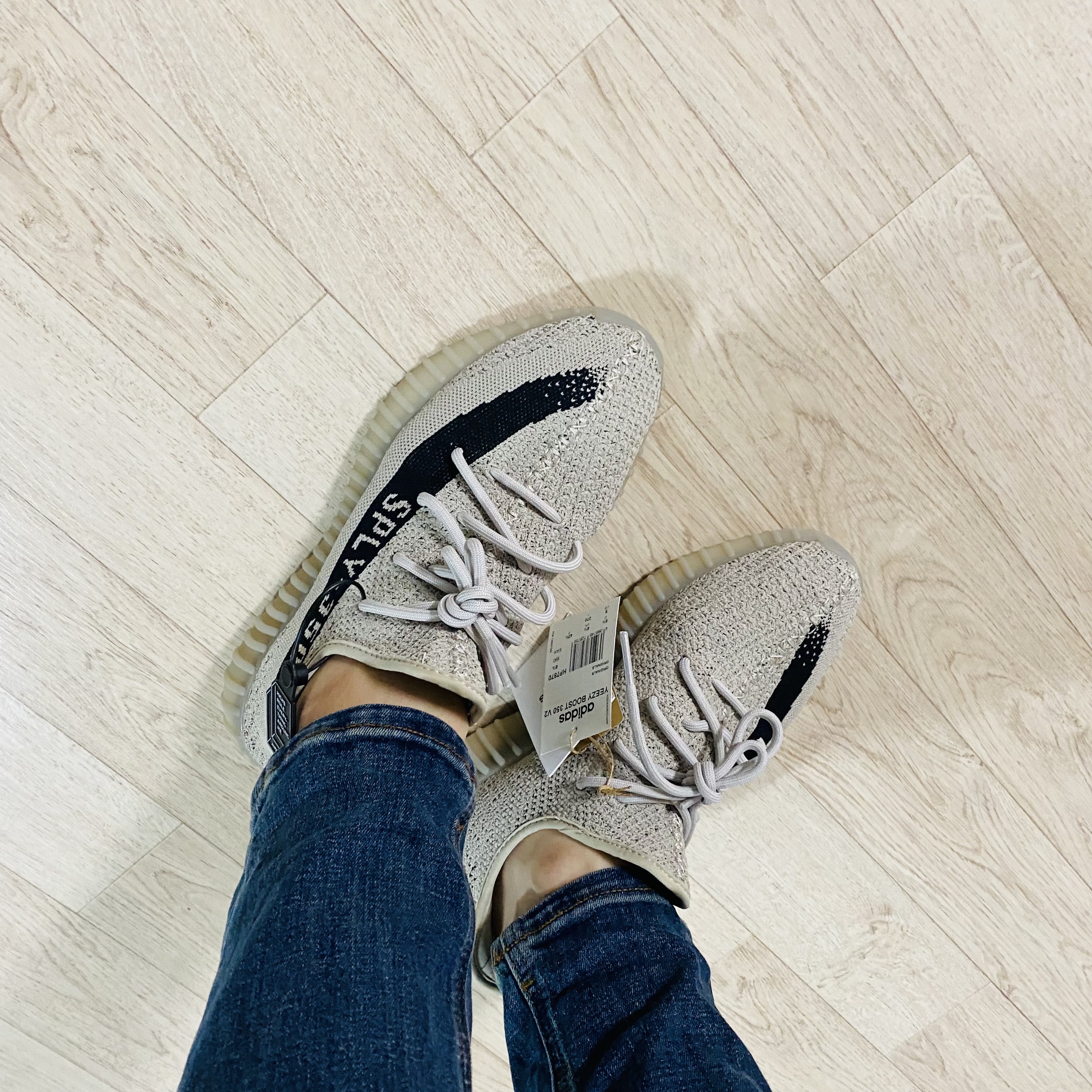 Adidas Yeezy Boost 350 V2 Slate Core Black 2022/2023 착용 스타일