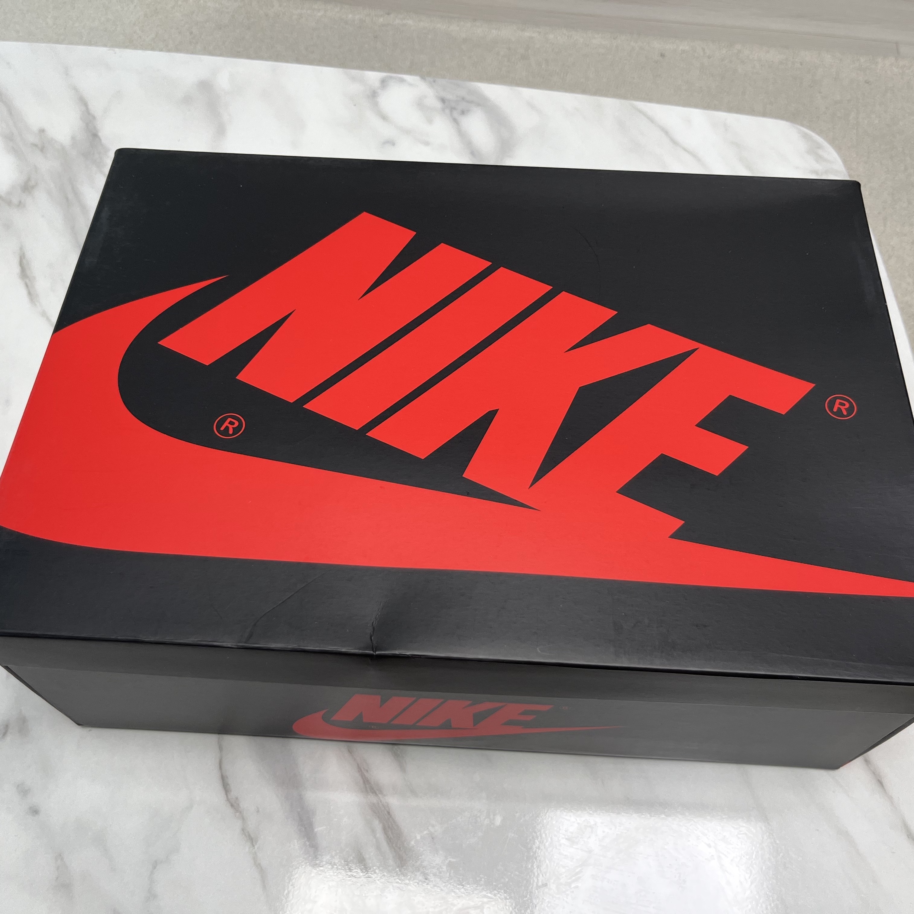 Jordan 1 Retro Low OG Black and Dark Powder Blue 착용 스타일 - 1