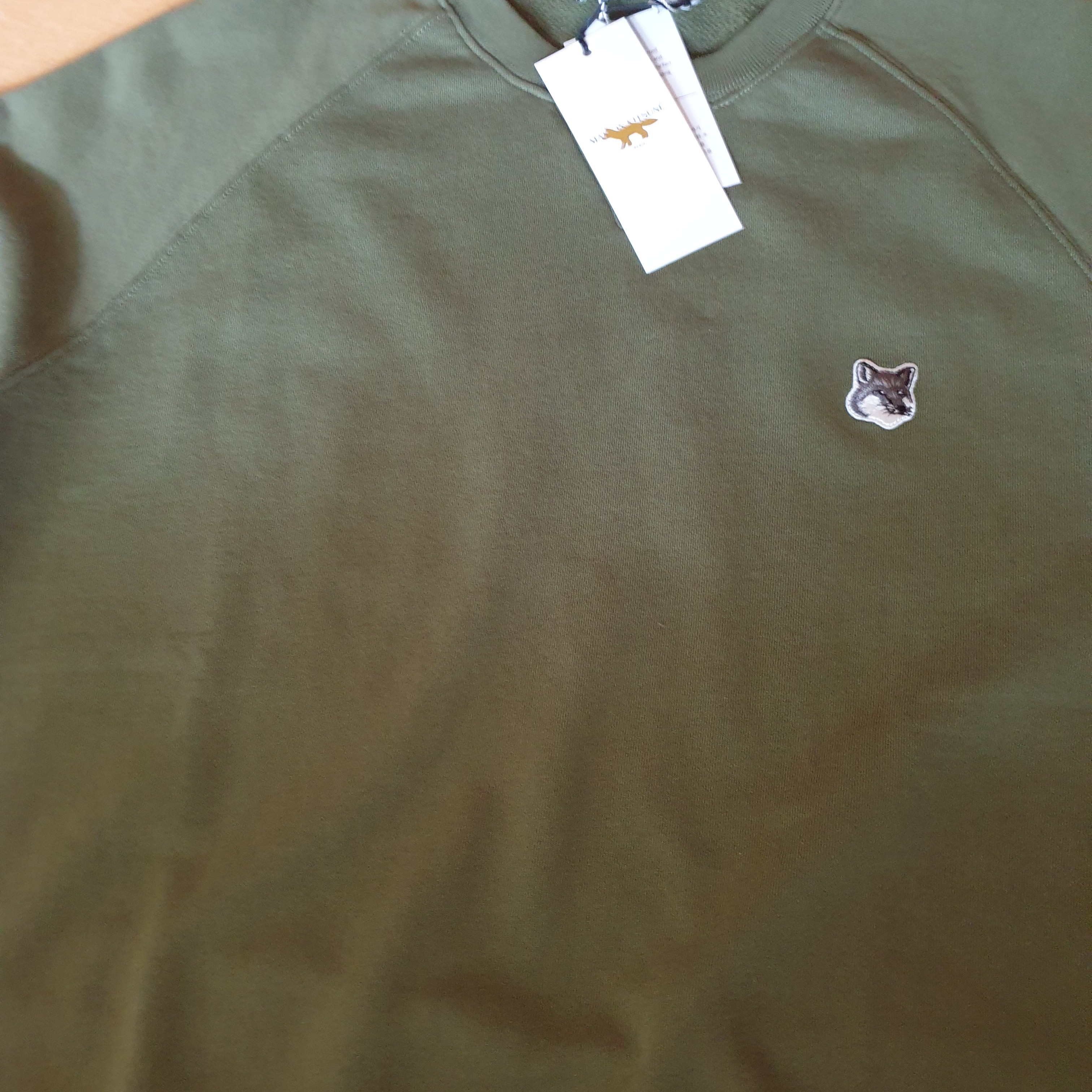 Maison Kitsune Grey Fox Head Patch Sweatshirt Dark Khaki 착용 스타일