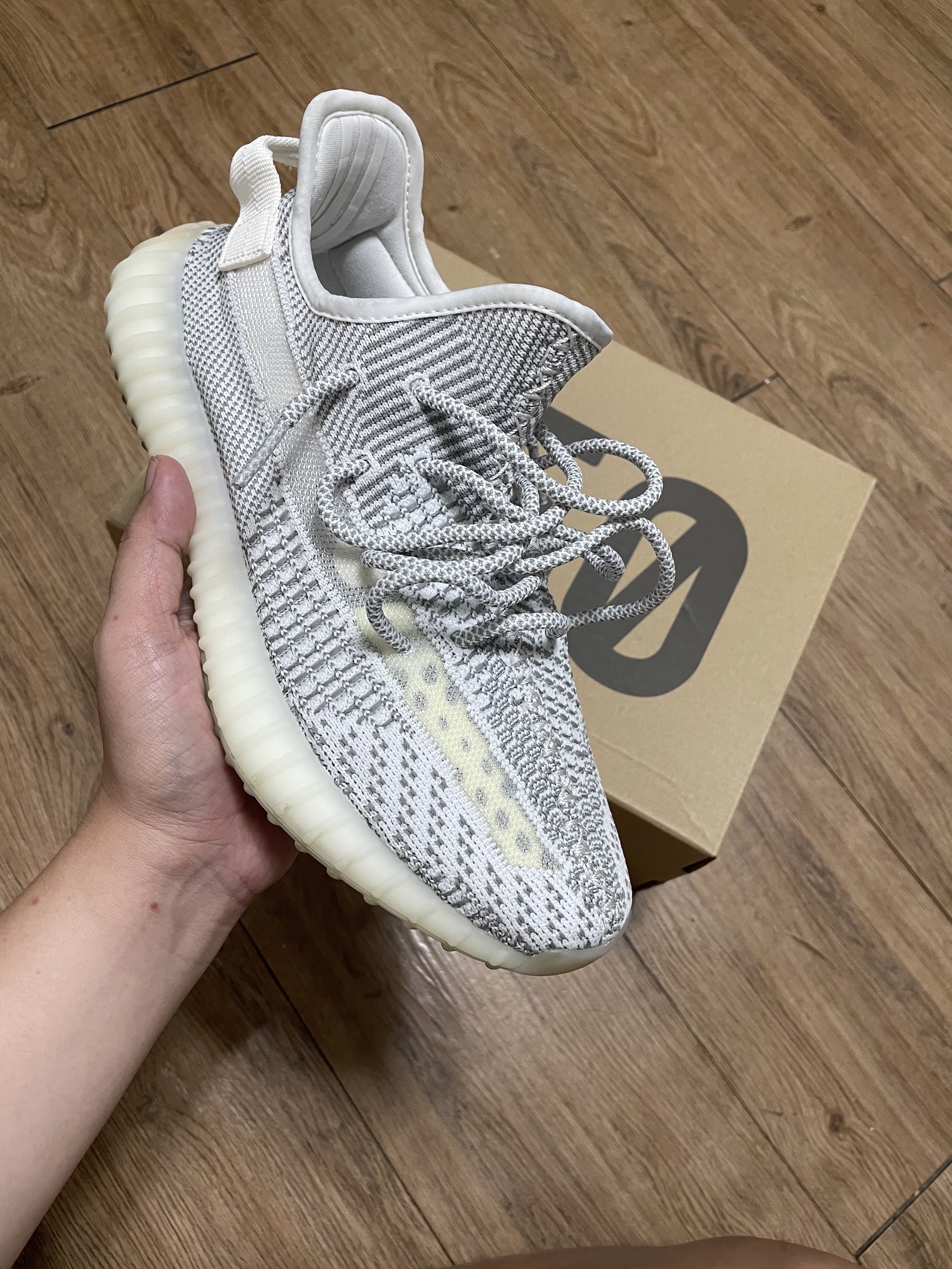 Adidas Yeezy Boost 350 V2 Static - Non-Reflective 2018 착용 스타일