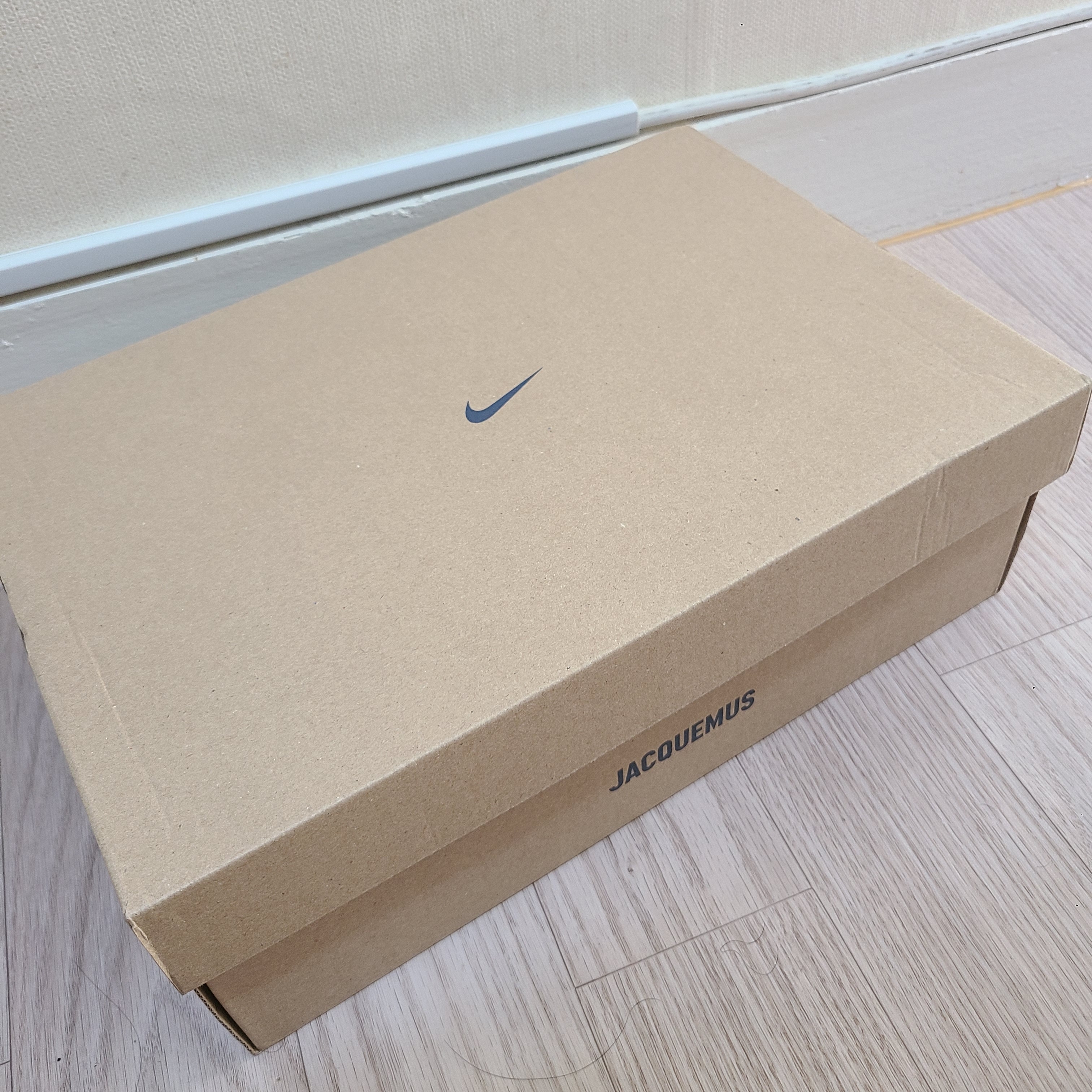 Nike x Jacquemus Air Humara LX Ale Brown and Gold 착용 스타일 - 5