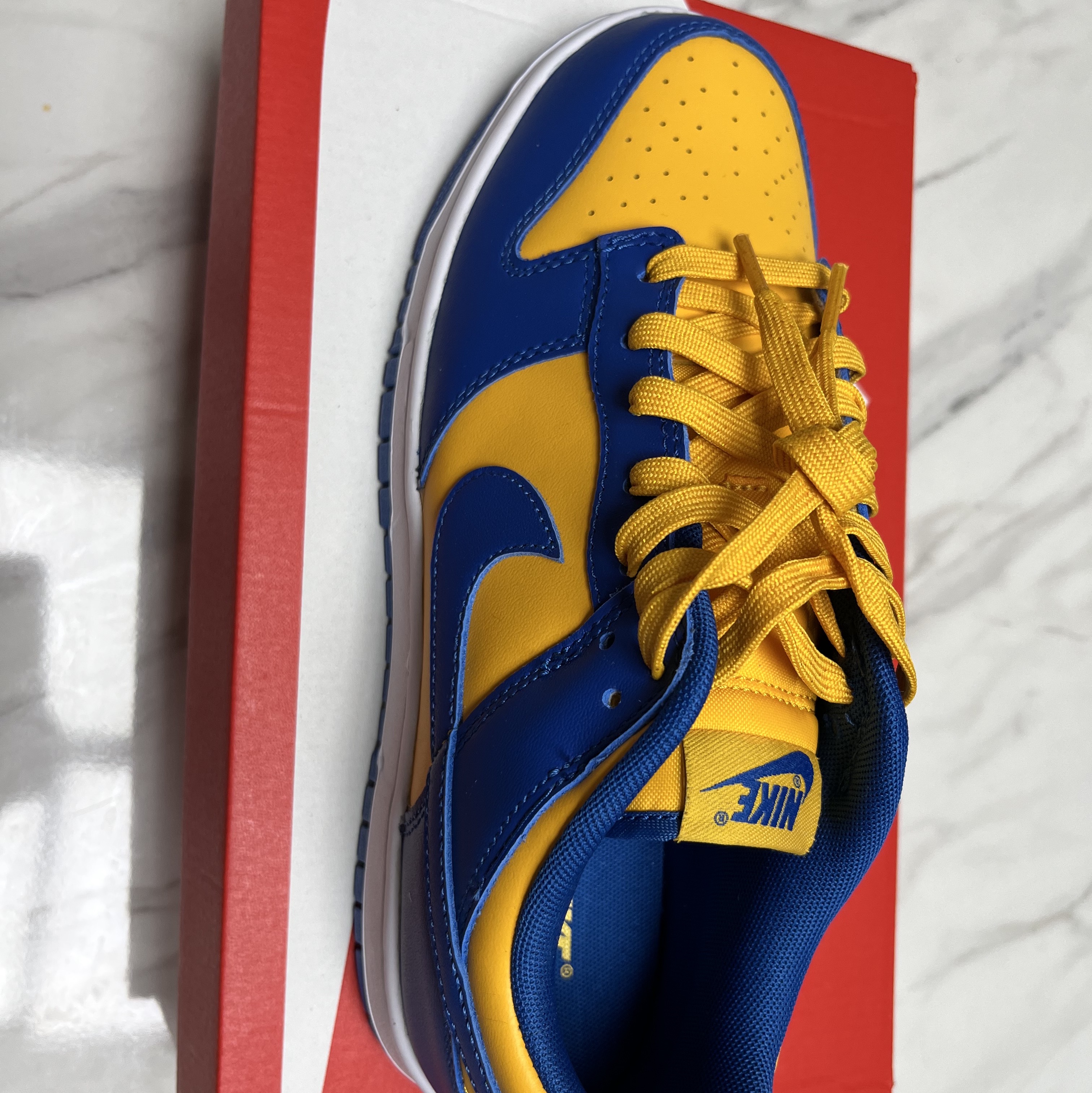 Nike Dunk Low Retro Blue Jay and University Gold 착용 스타일 - 4