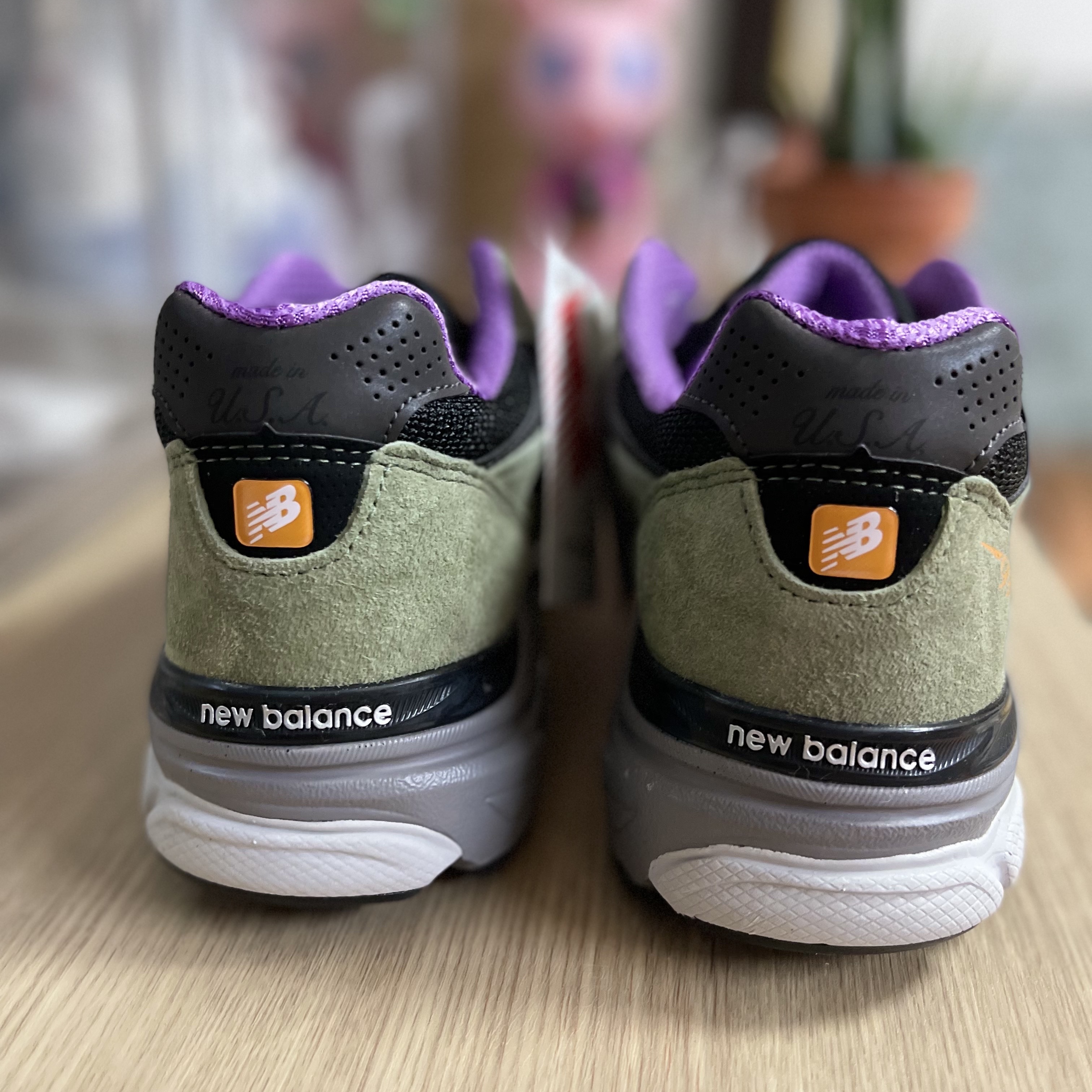 New Balance 990v3 Made in USA Olive Leaf Black 착용 스타일 - 3