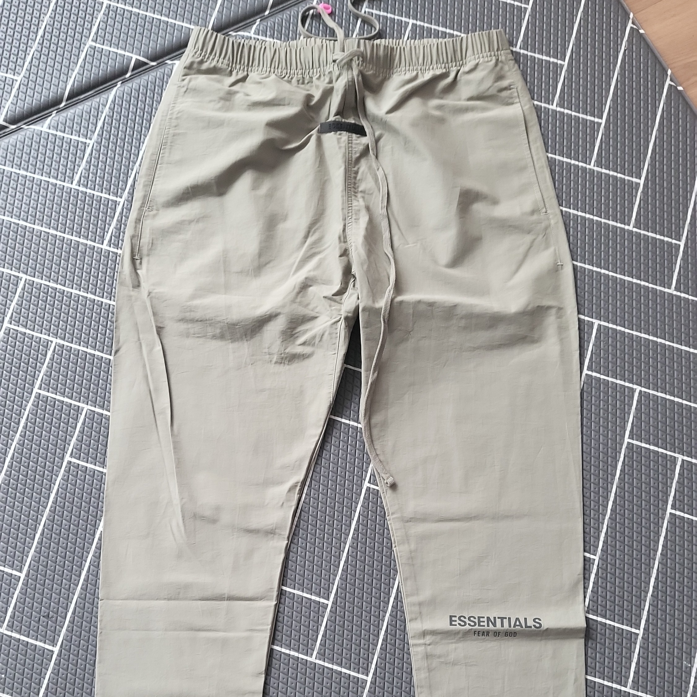 Essentials Track Pants Pistachio - 21FW 착용 스타일