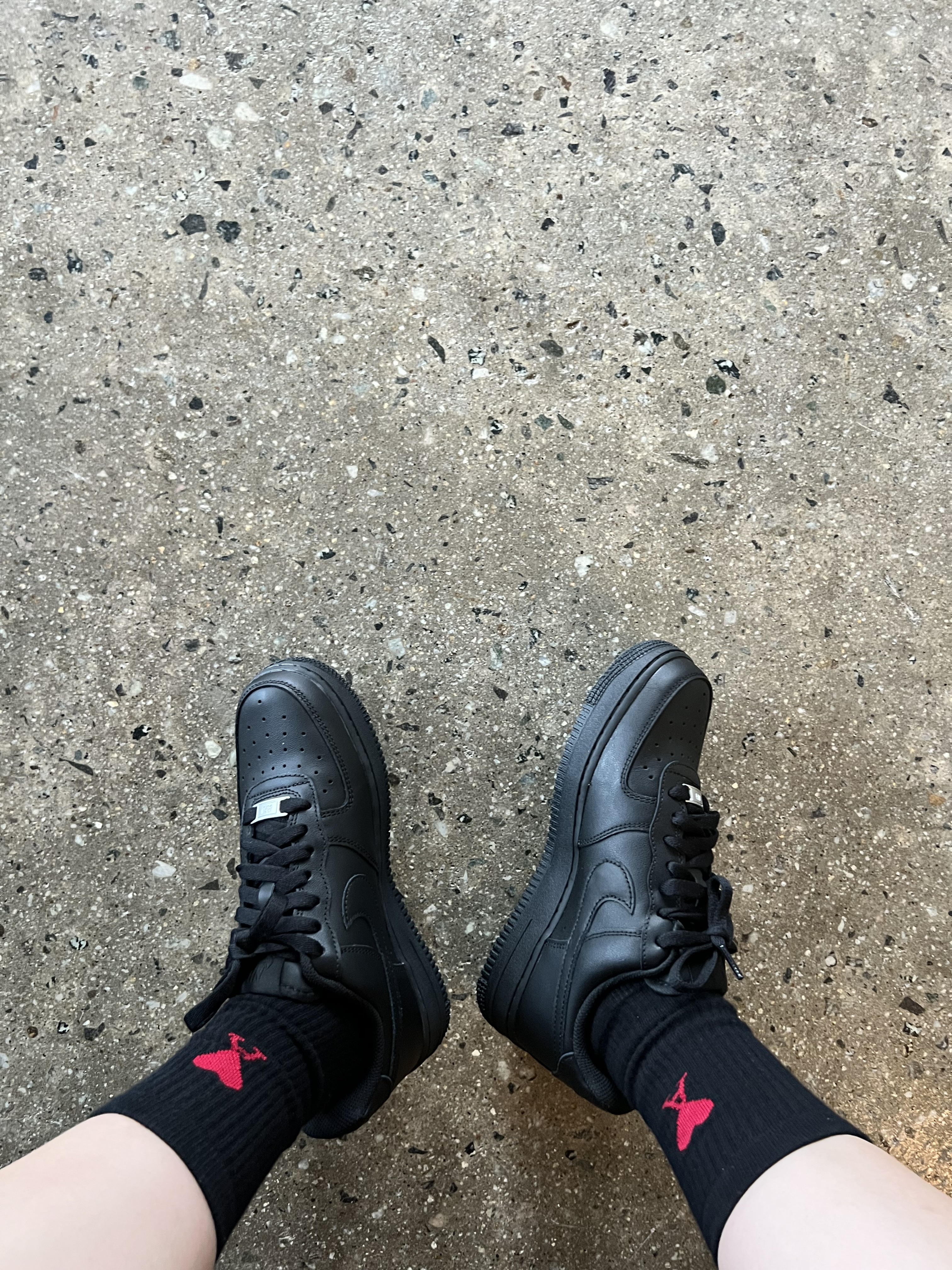 Nike Air Force 1 '07 Low Triple Black, (W) Nike Air Force 1 '07 Low Triple Black 착용 스타일 - 2