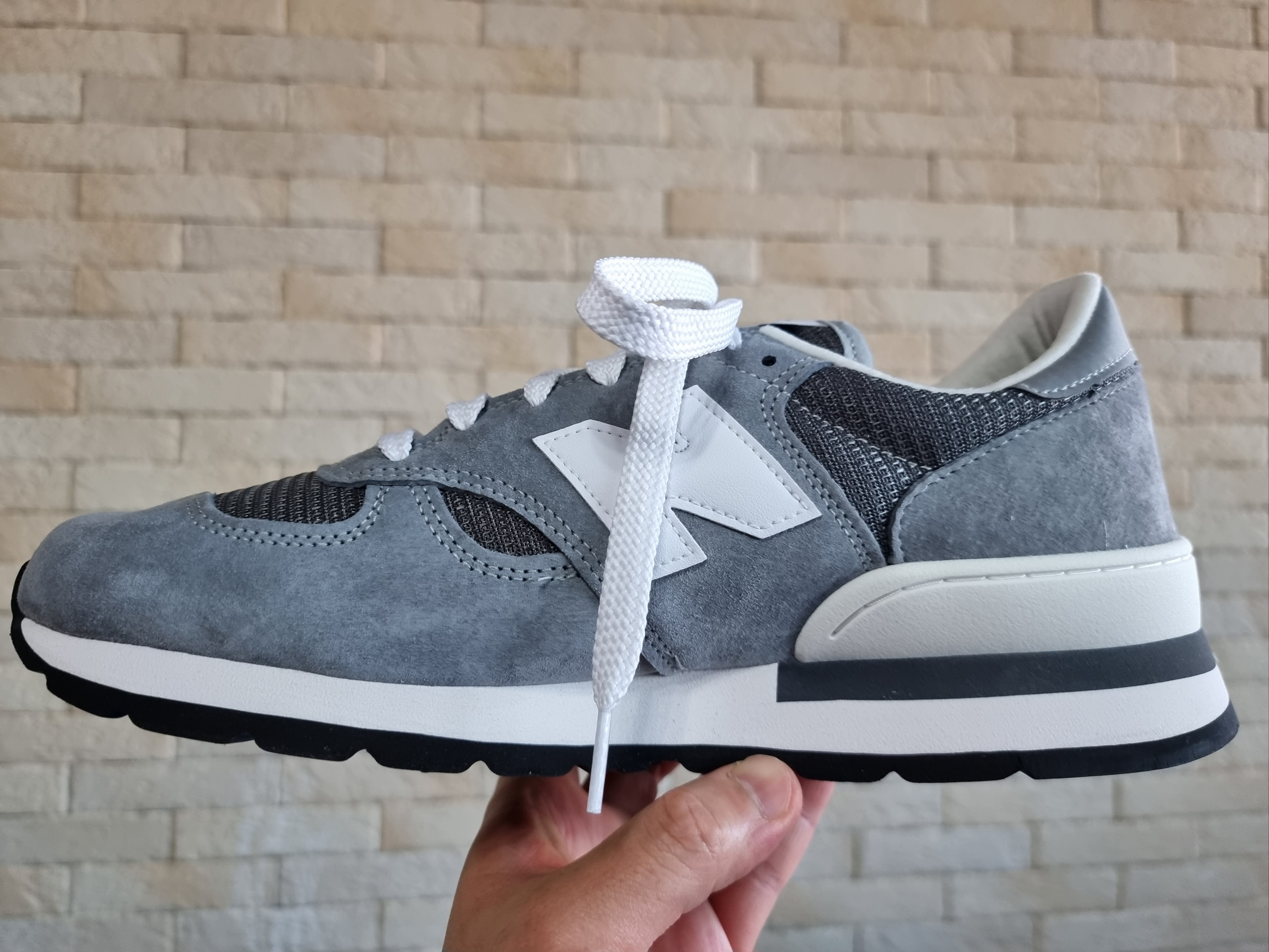 New Balance 990v1 Made in USA Grey White 착용 스타일 - 3