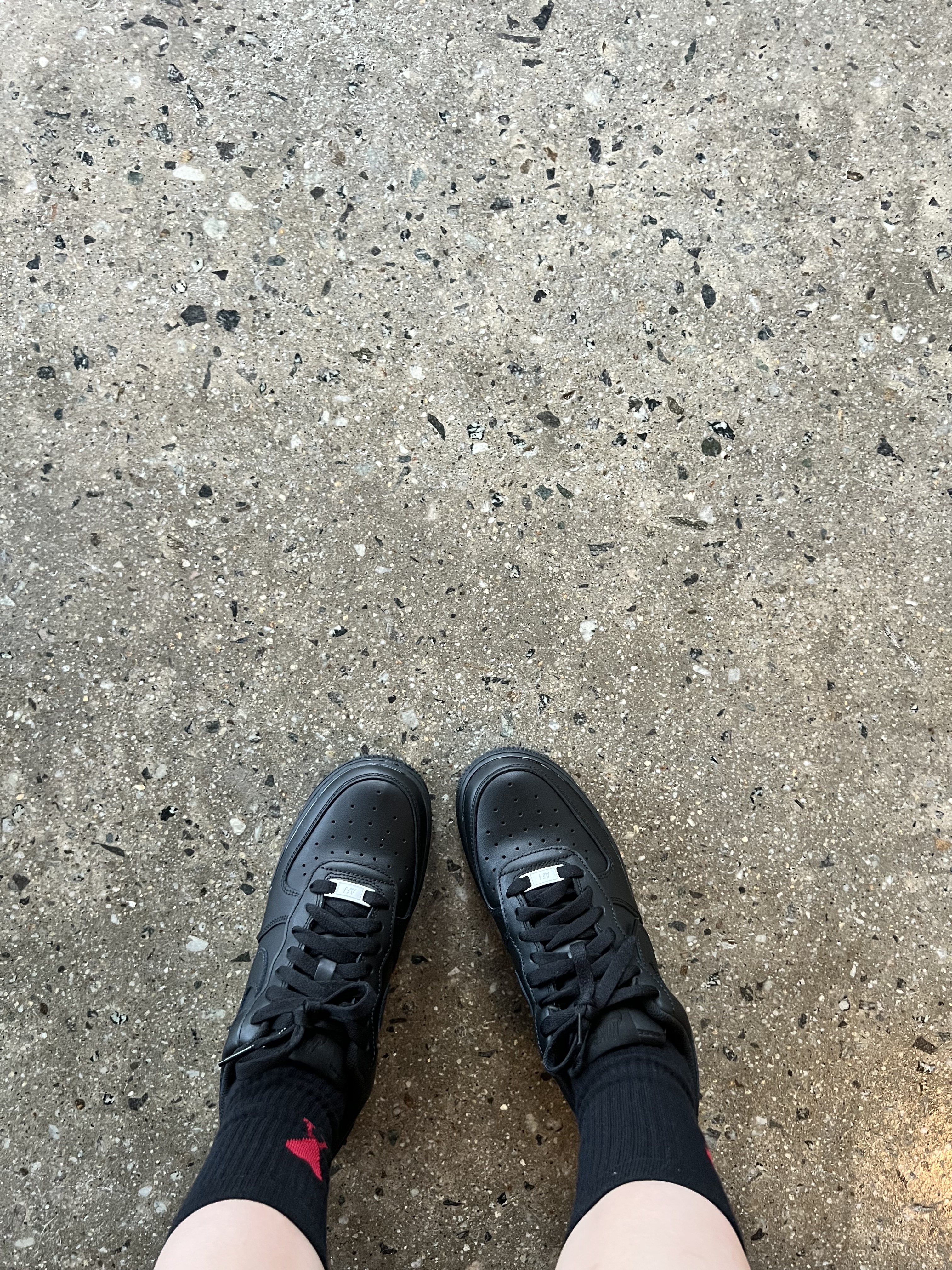 Nike Air Force 1 '07 Low Triple Black, (W) Nike Air Force 1 '07 Low Triple Black 착용 스타일 - 1