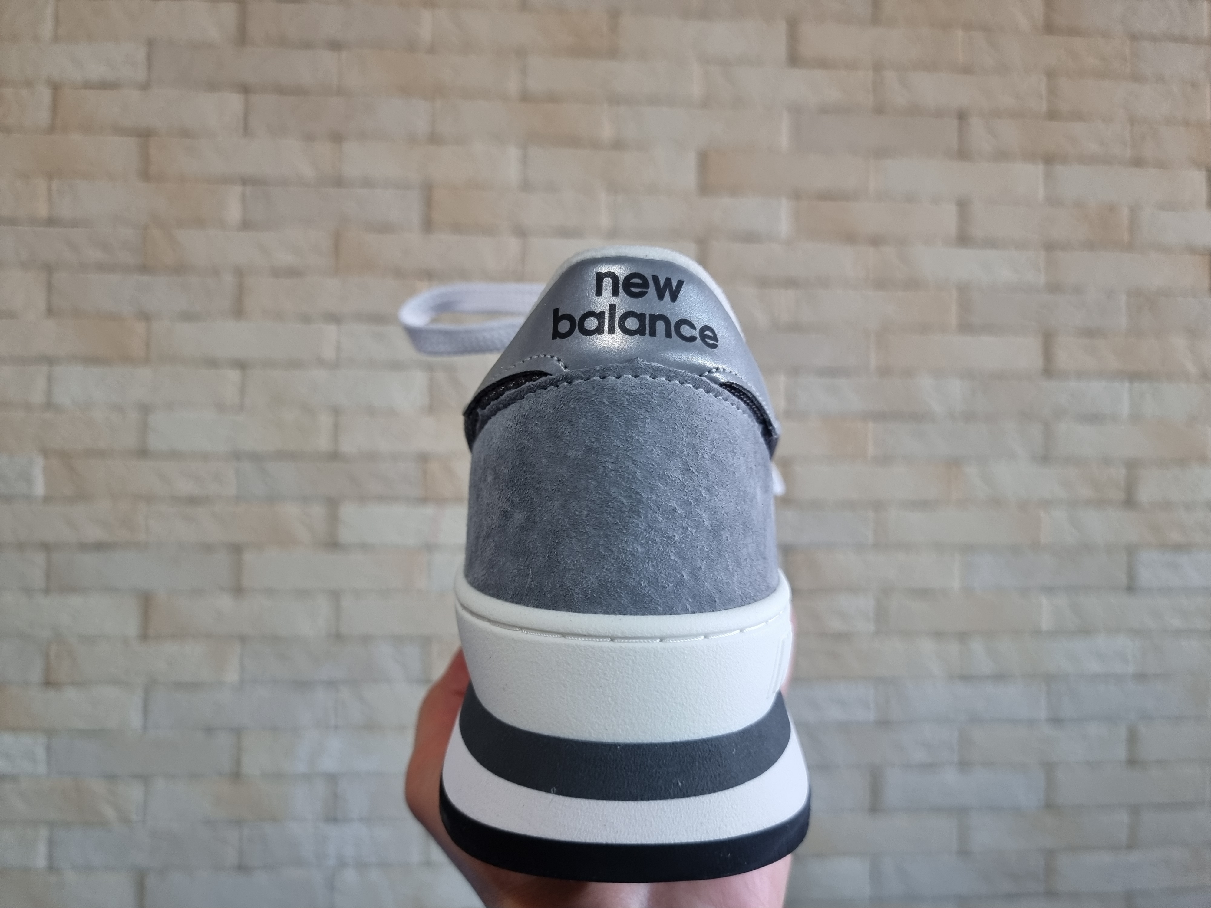 New Balance 990v1 Made in USA Grey White 착용 스타일 - 5