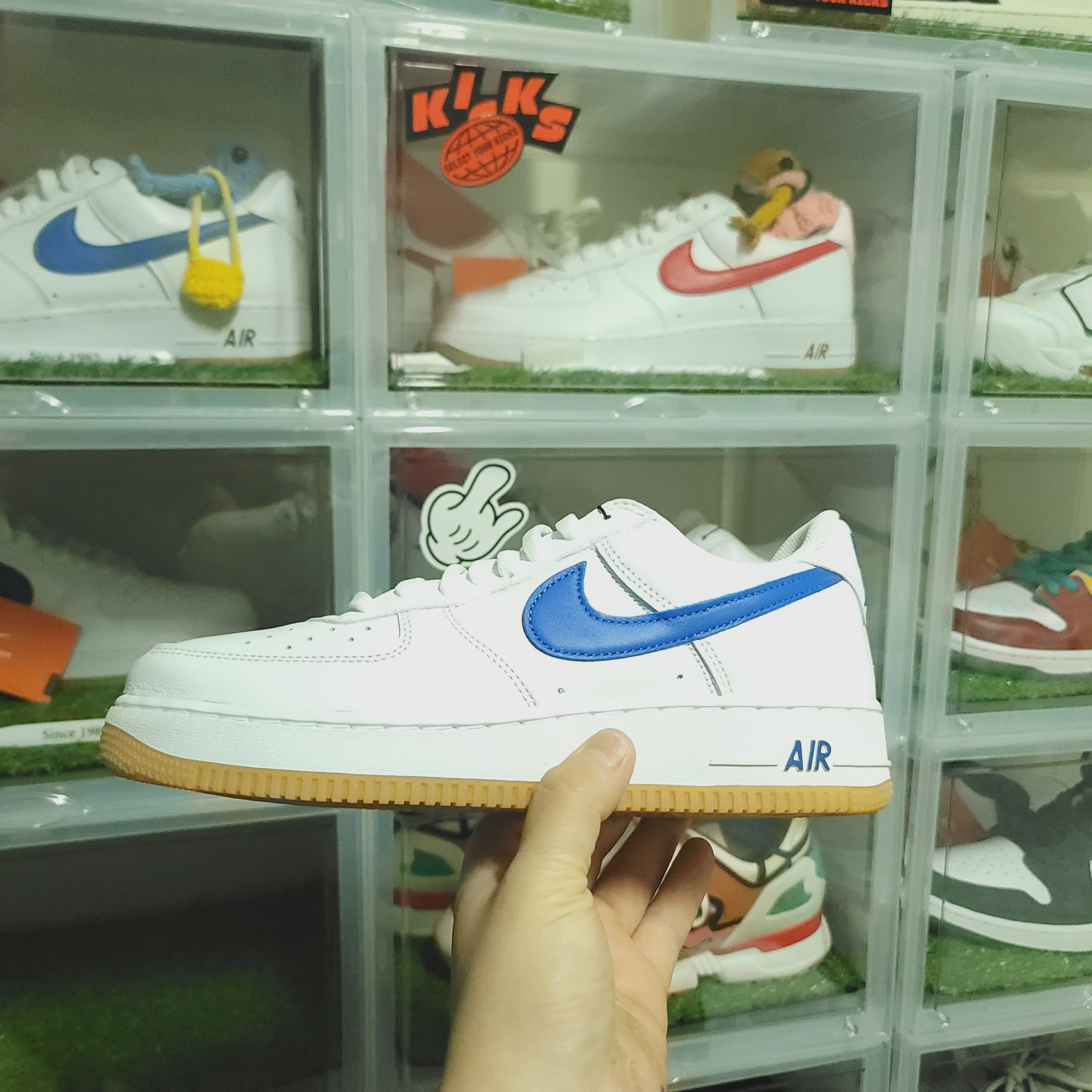 Nike Air Force 1 Low Retro Color of the Month Varsity Royal, Nike Air Force 1 Low Retro Color of the Month University Red 착용 스타일 - 4