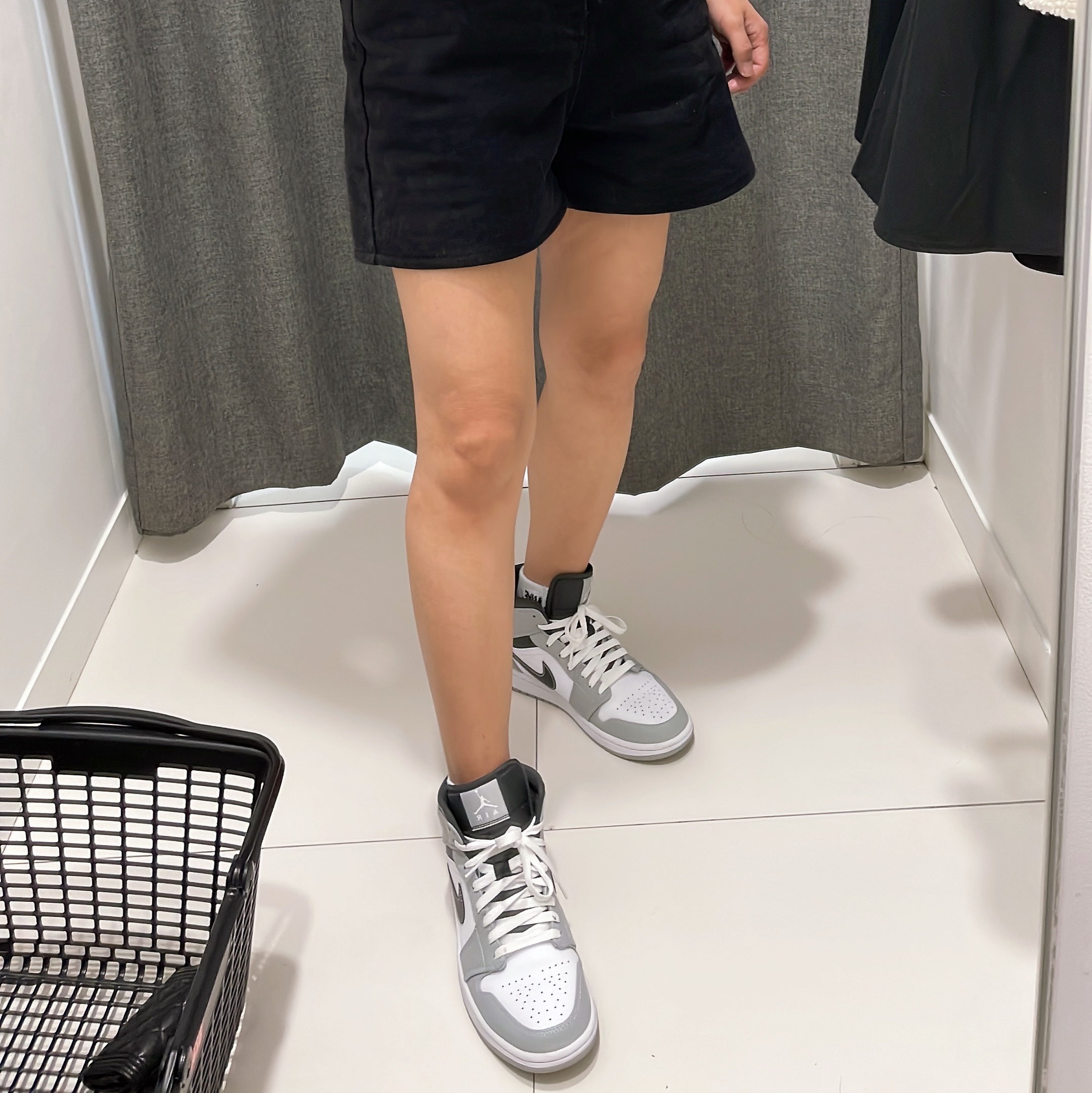 Jordan 1 Mid Light Smoke Grey Anthracite 착용 스타일