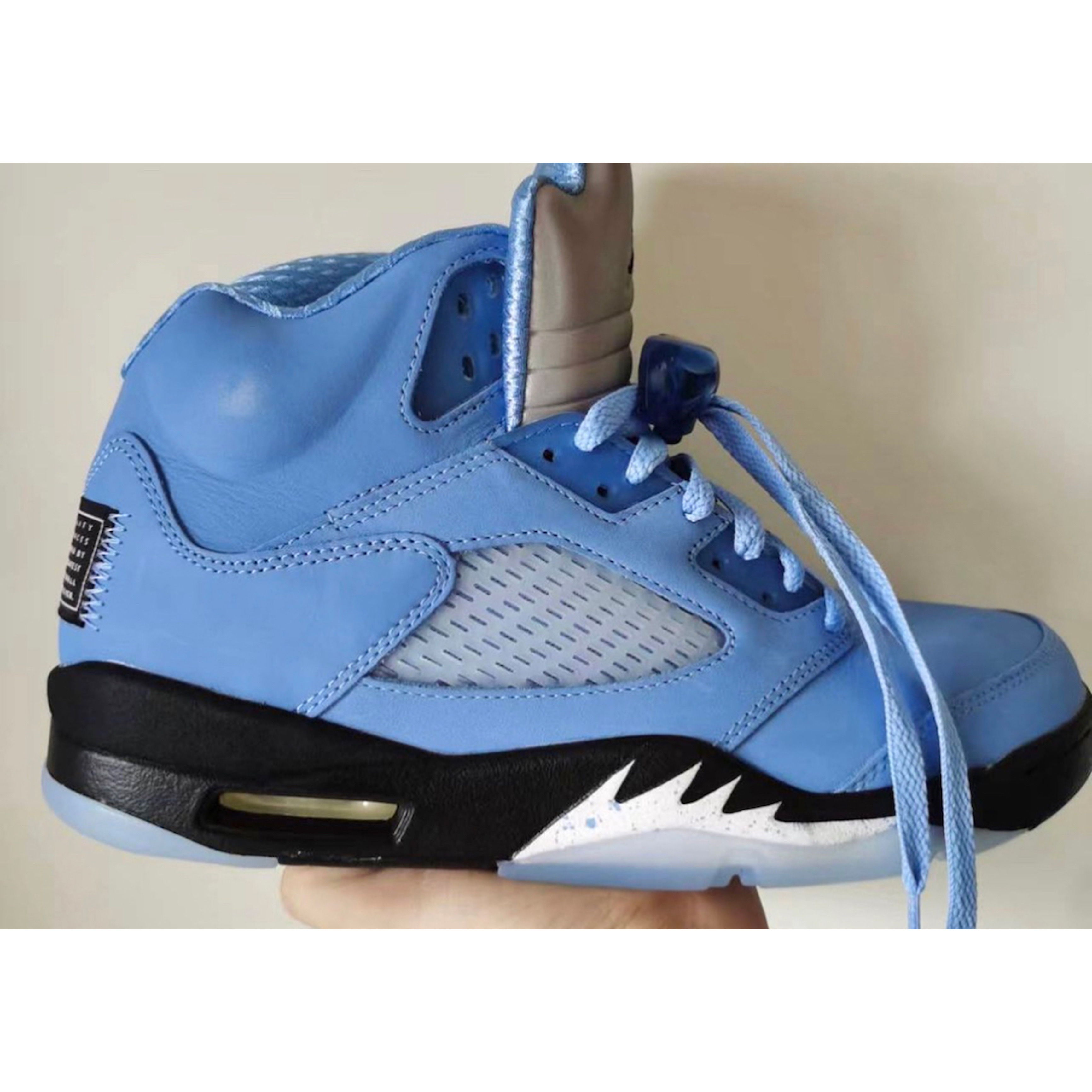 Jordan 5 Retro University Blue 착용 스타일 - 4
