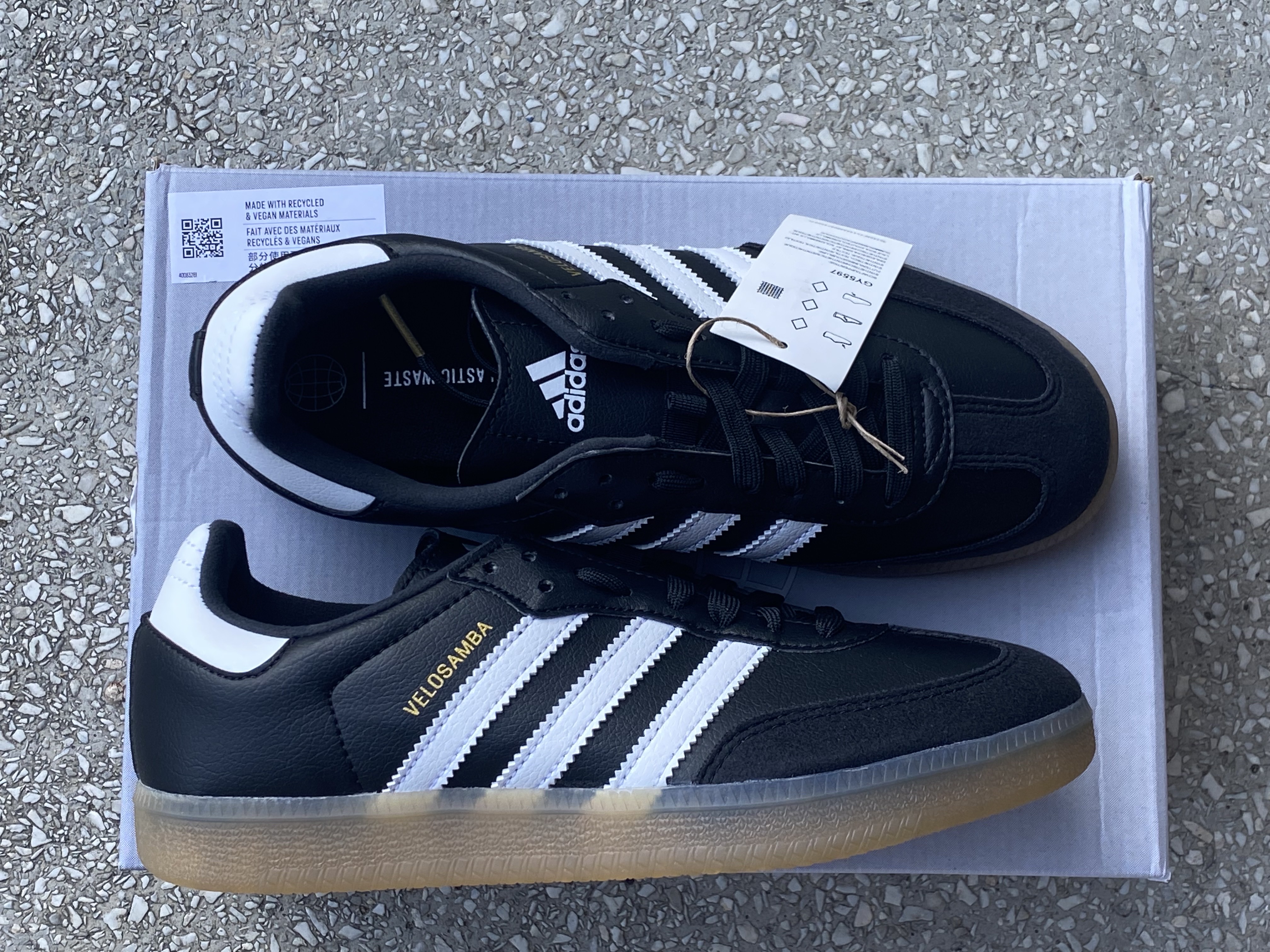 Adidas Velosamba Vegan Cycling Core Black 착용 스타일 - 1