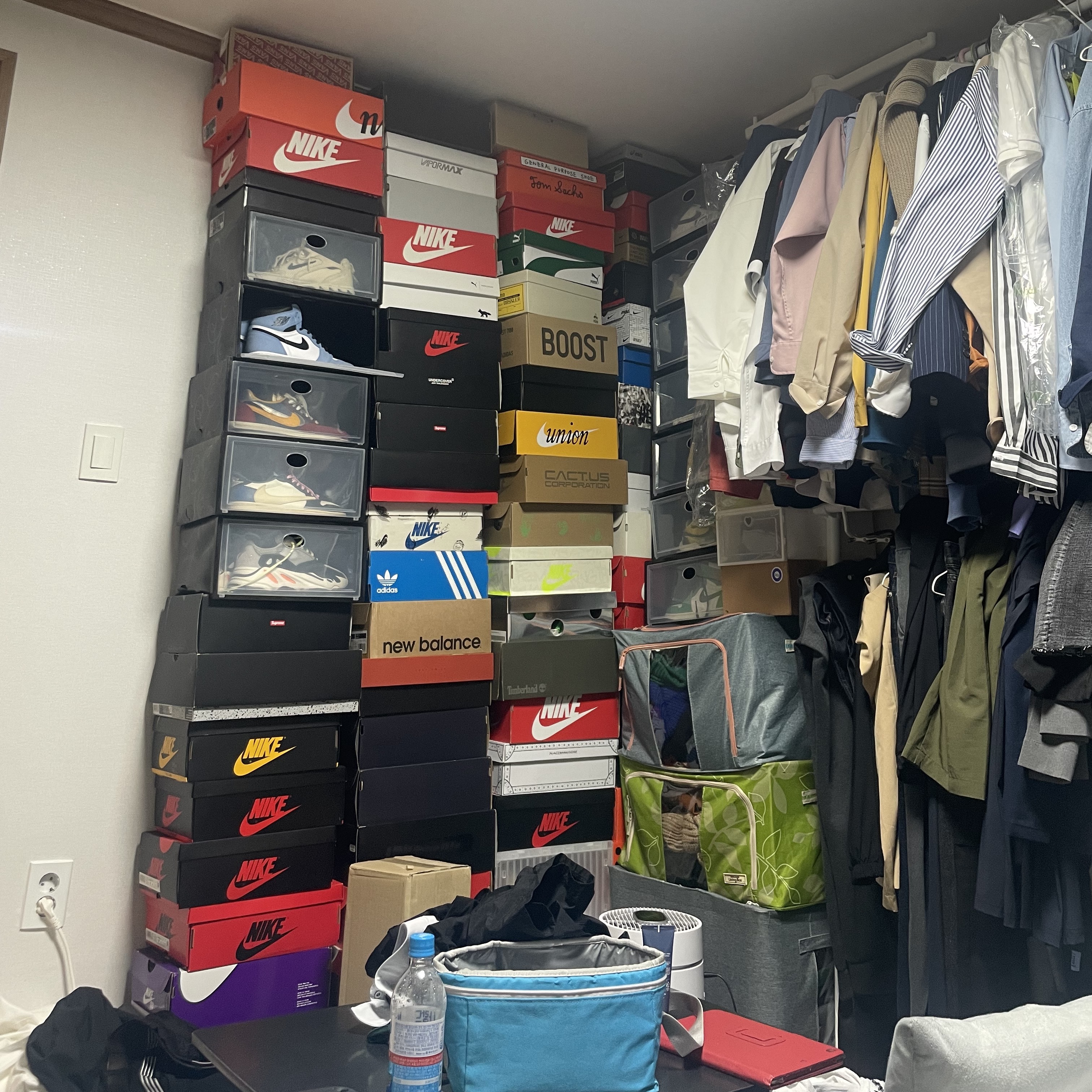 Jordan 1 x Travis Scott x Fragment Retro Low OG SP Military Blue, Nike x Travis Scott Air Max 1 Cact.us Brown 착용 스타일