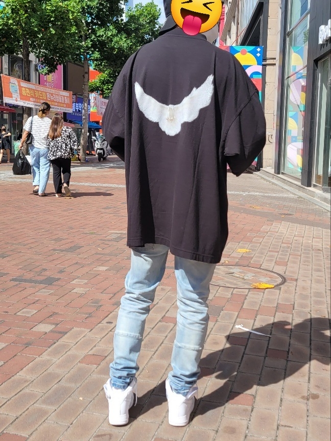 Yeezy Gap Engineered By Balenciaga Dove 3/4 Sleeve T-Shirt Black 착용 스타일 - 2
