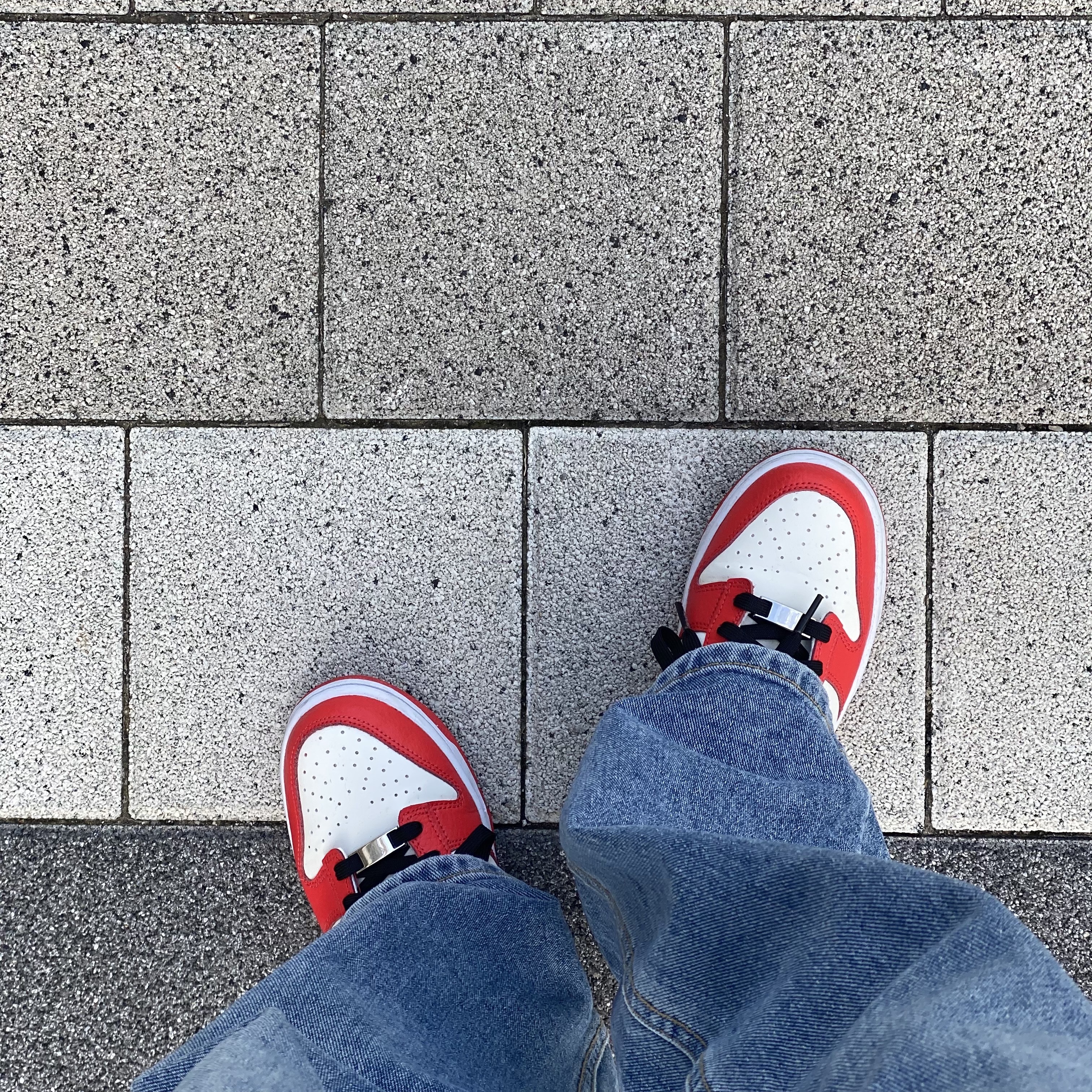 (GS) Nike x NBA Dunk Low Black and Chile Red 착용 스타일 - 1