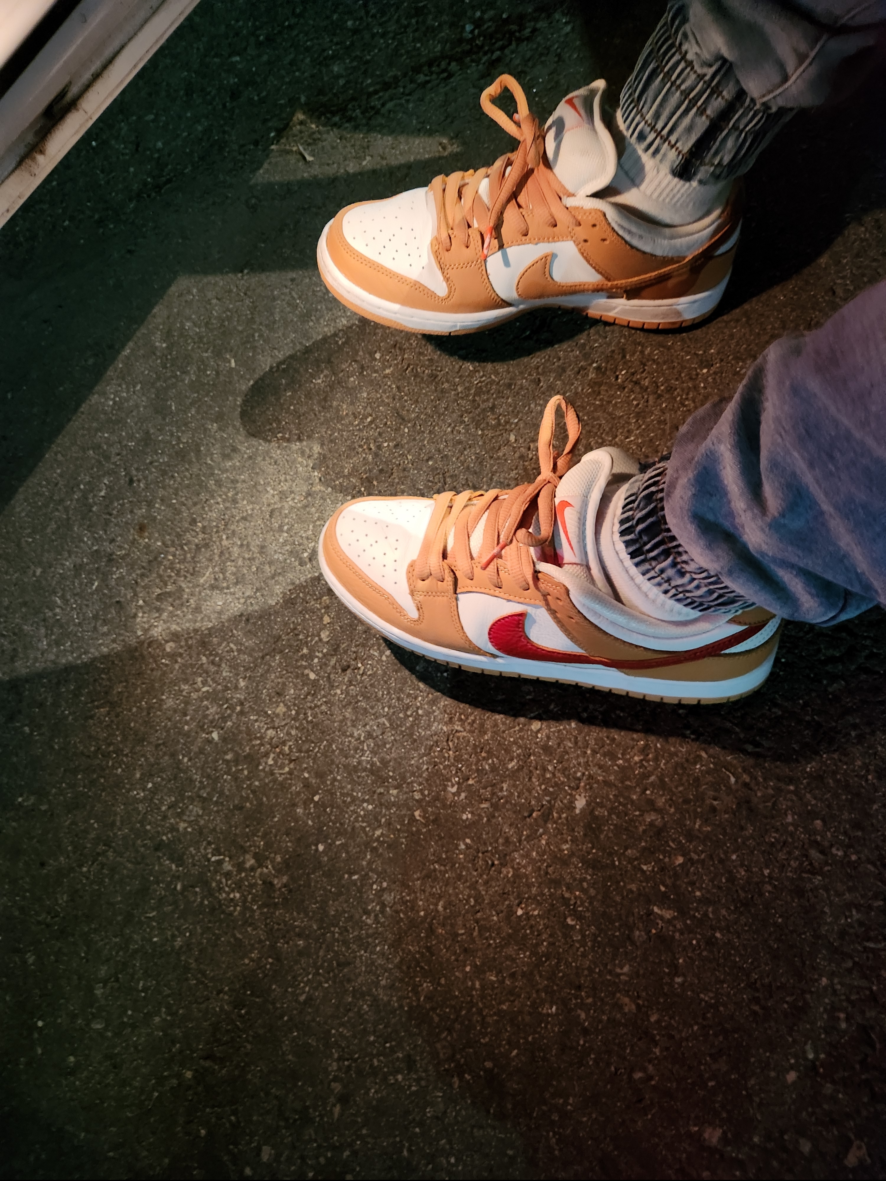 Nike SB Dunk Low Pro Light Cognac 착용 스타일 - 2