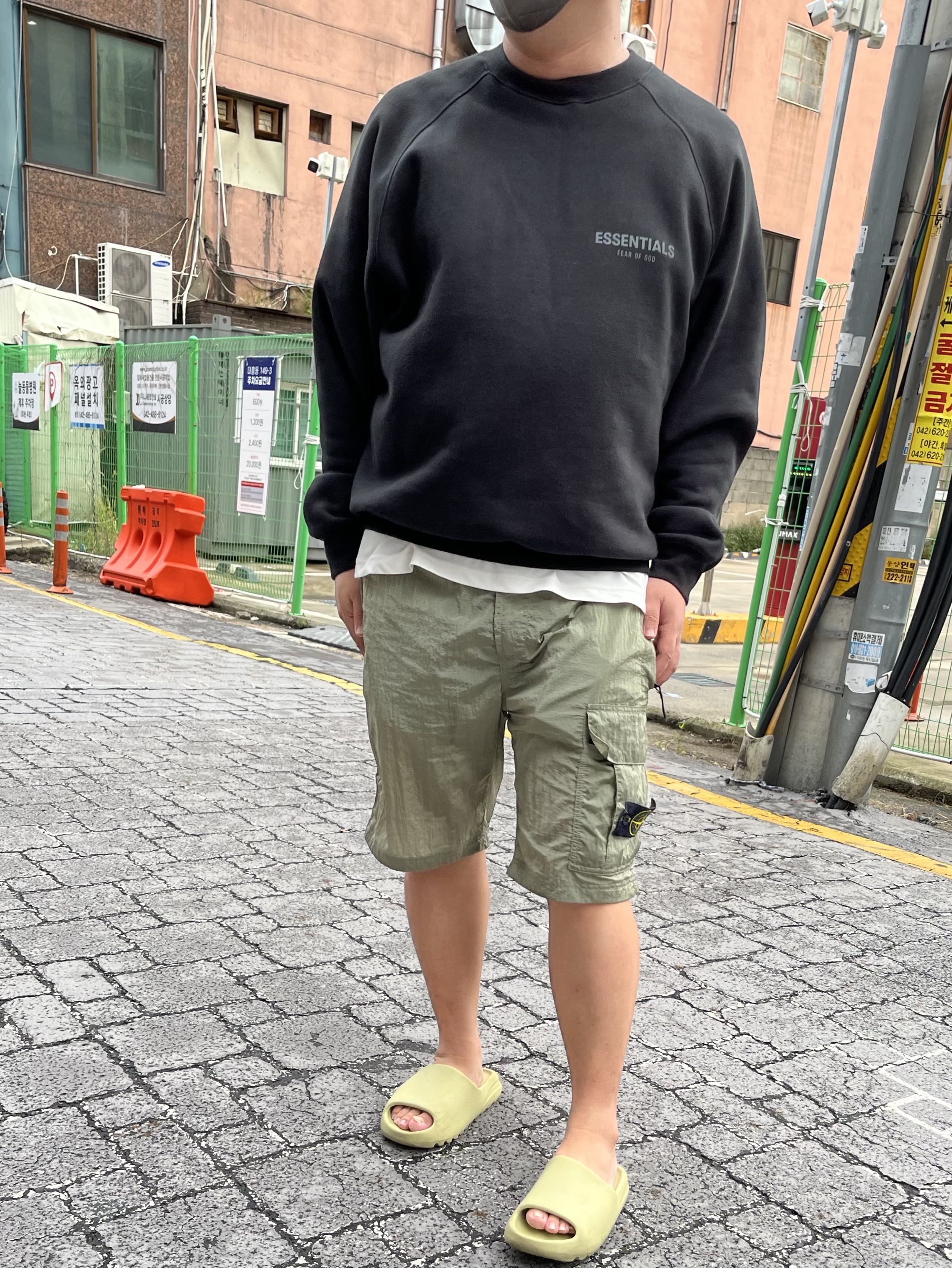 Essentials The Core Collection Crewneck Sweatshirt Stretch Limo, Adidas Yeezy Slide Resin 2021 착용 스타일