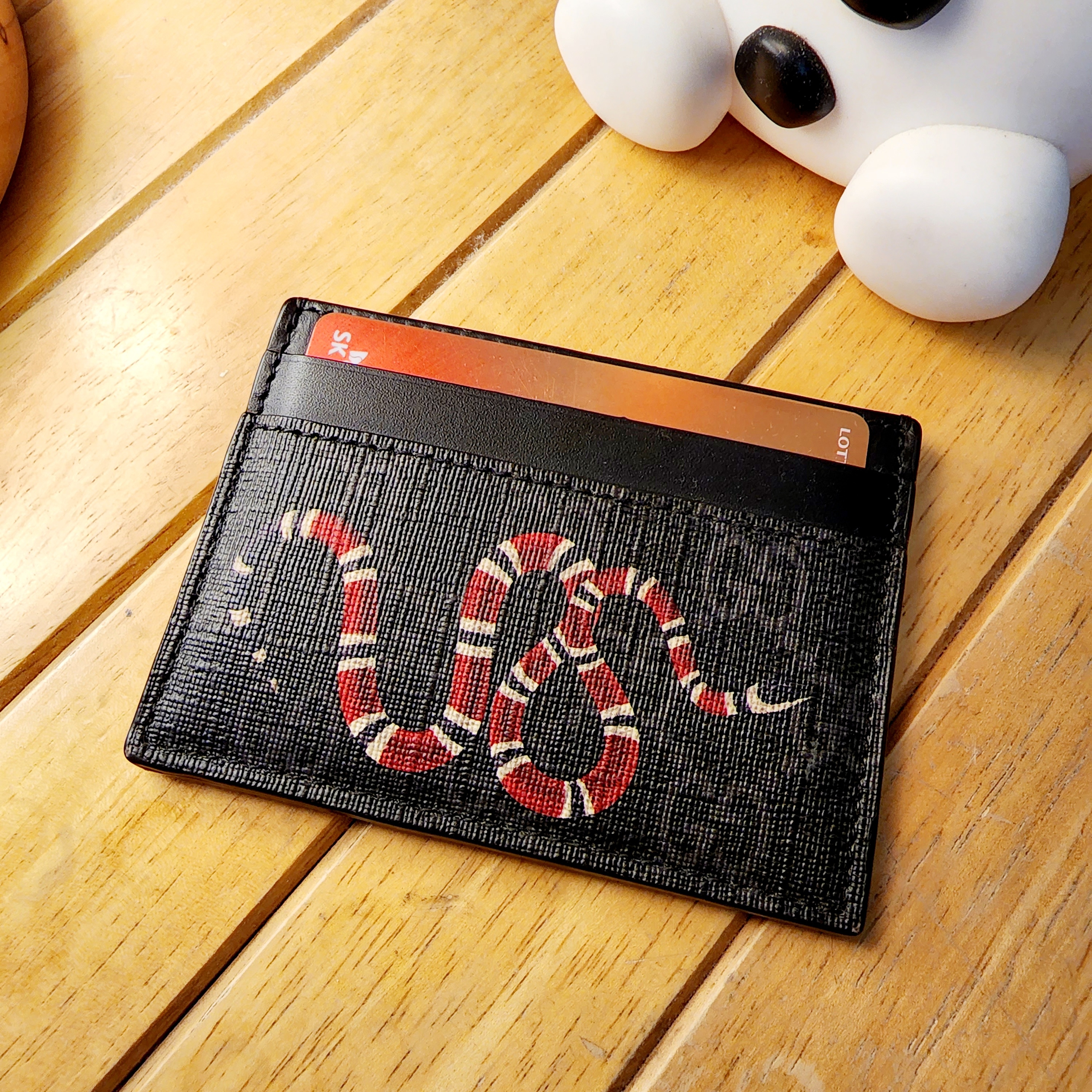 Gucci Bestiary Kingsnake Print Card Case Black 착용 스타일 - 1