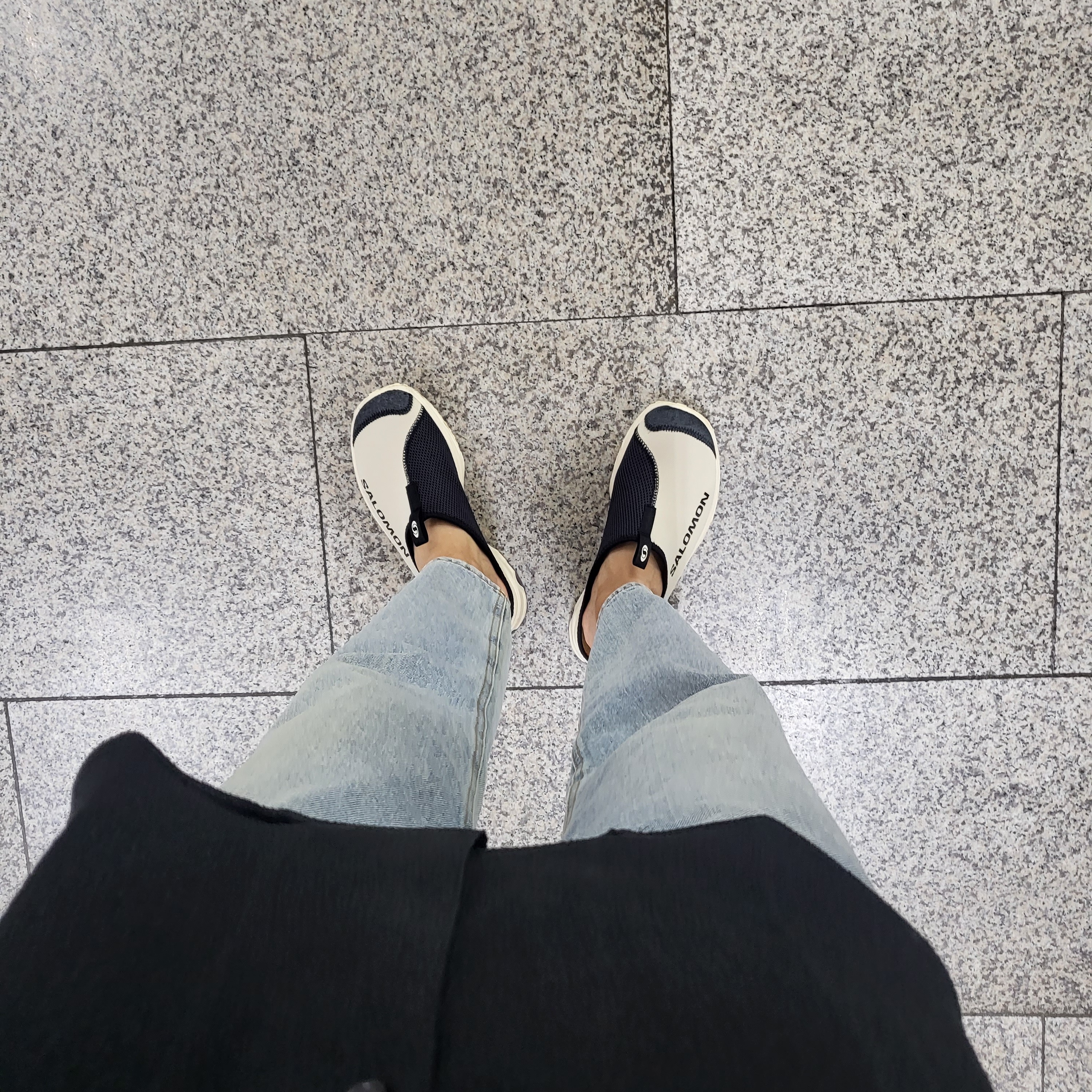 Salomon RX Slide 3.0 Bleached Sand 착용 스타일