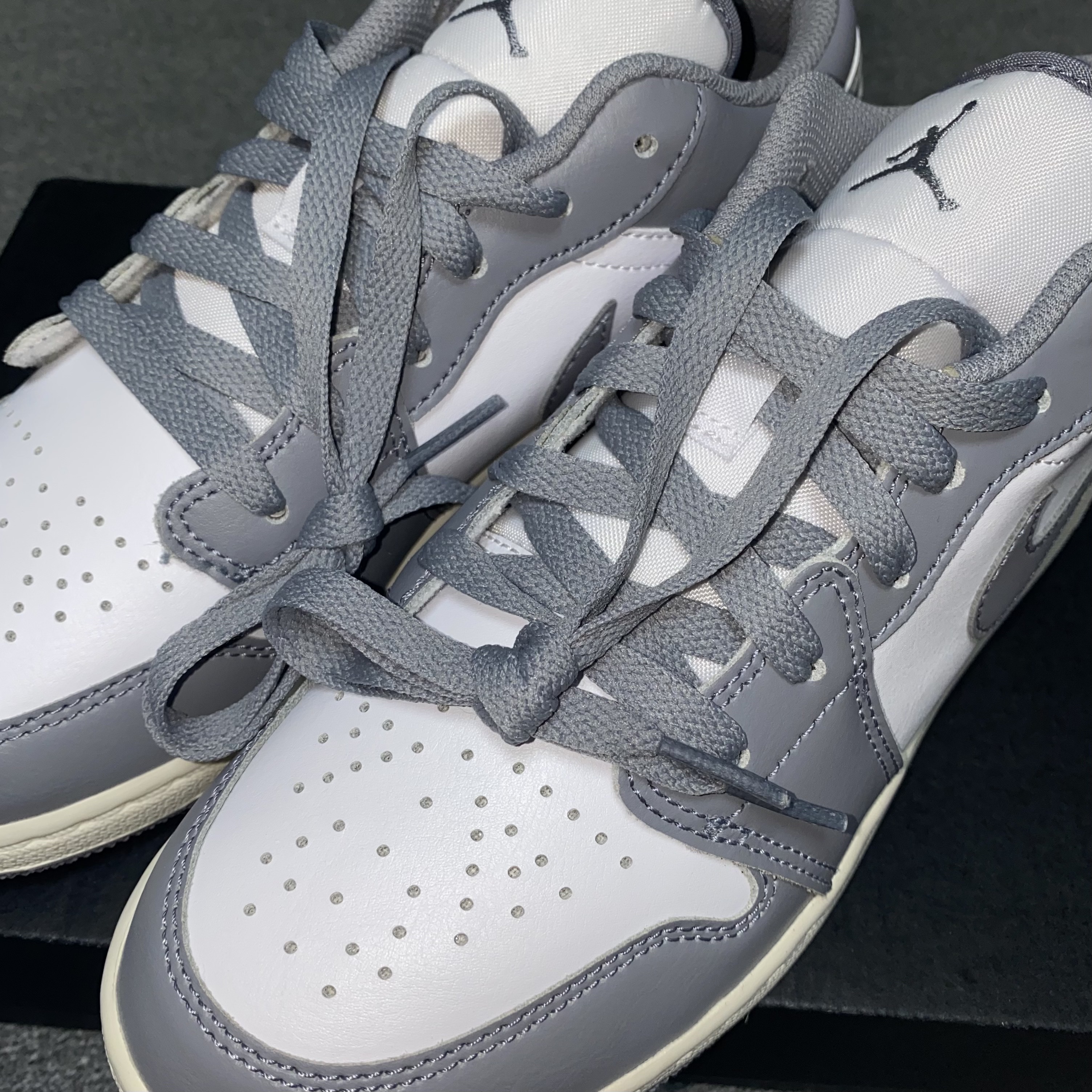 (GS) Jordan 1 Low Stealth and White 착용 스타일