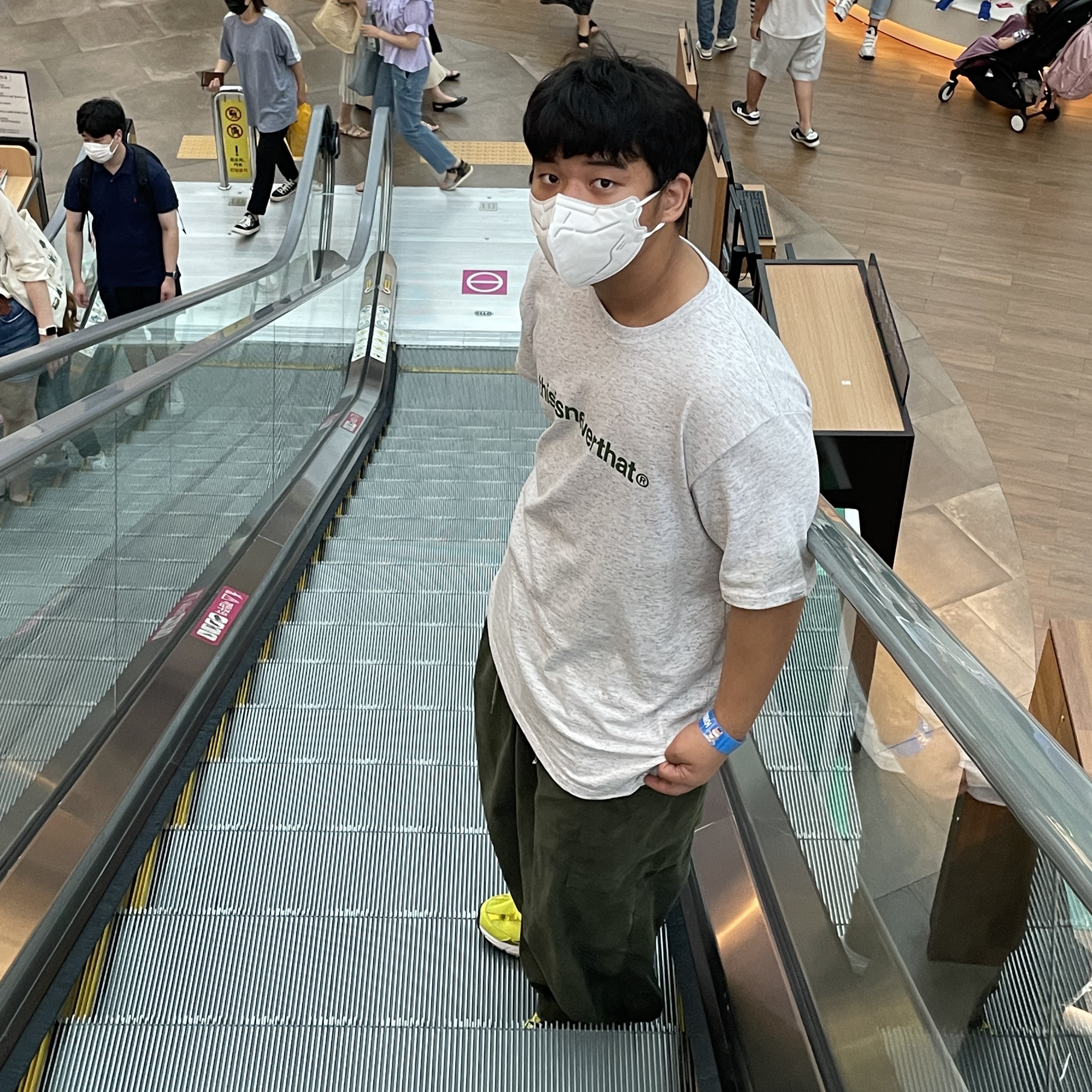 New Balance 530 Yellow 착용 스타일 - 2