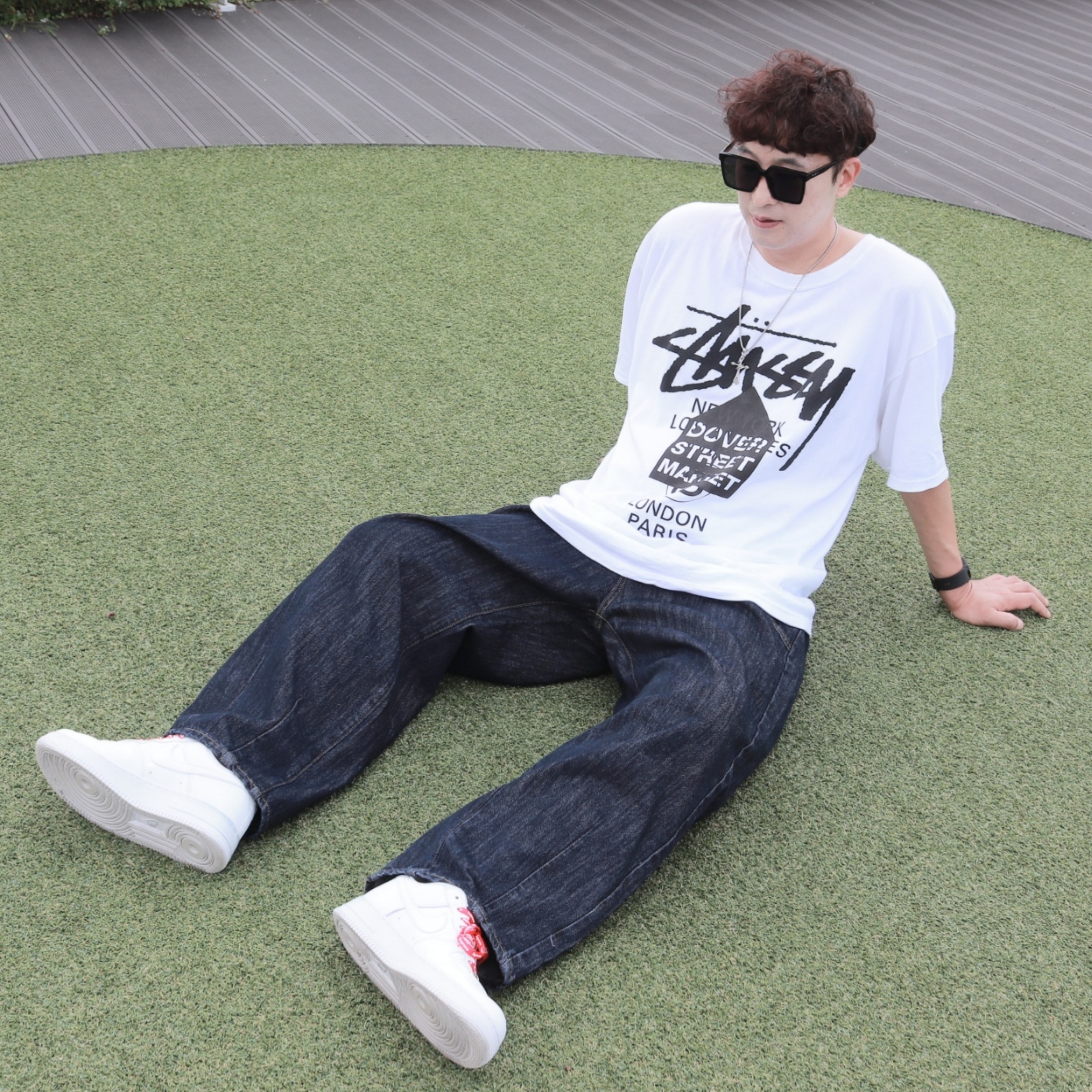 Stussy DSM World Tour T-Shirt White, Nike x Supreme Air Force 1 Low White 착용 스타일 - 2