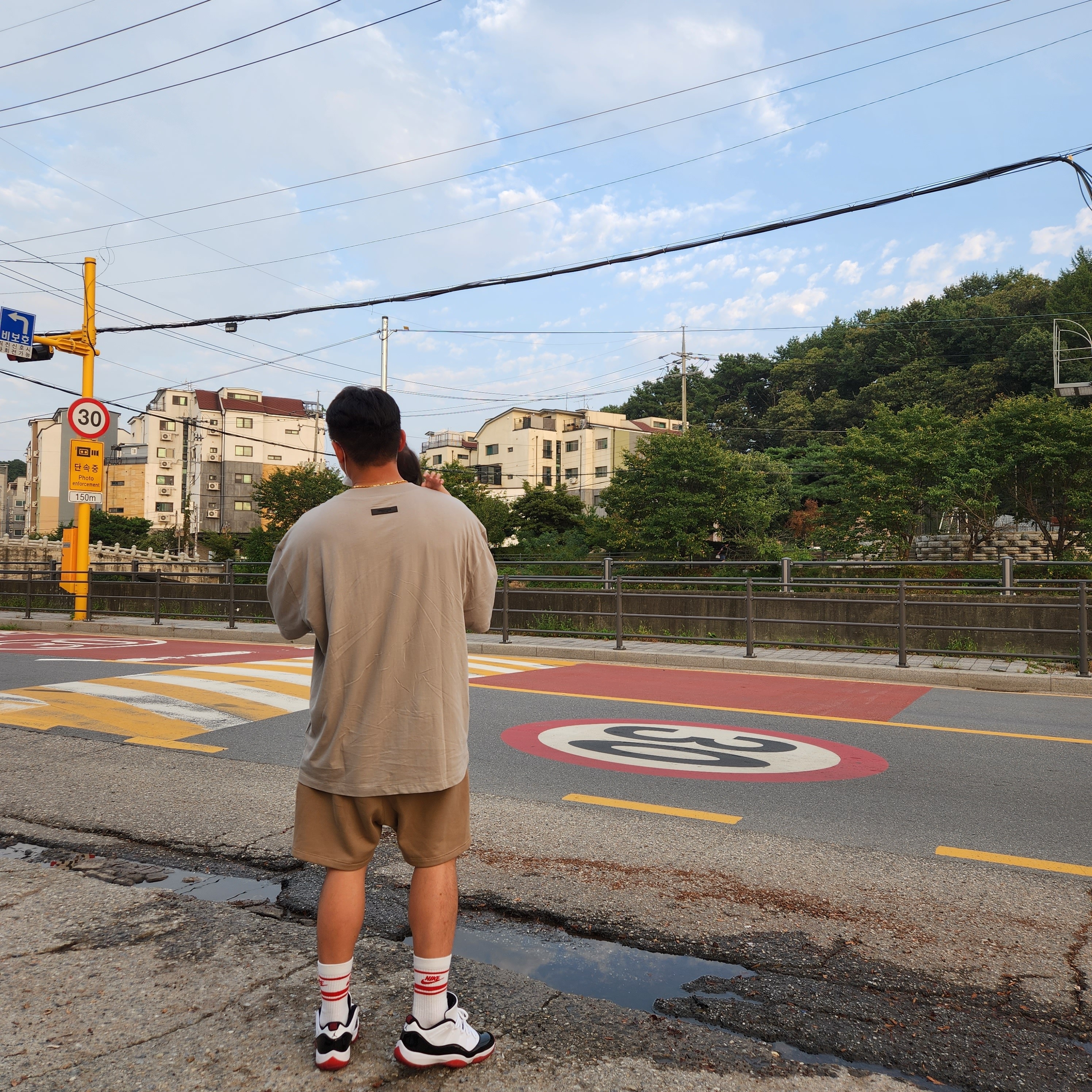 Essentials Short Sleeve T-Shirt Smoke - 22FW, Jordan 11 Retro Low Concord Bred 착용 스타일