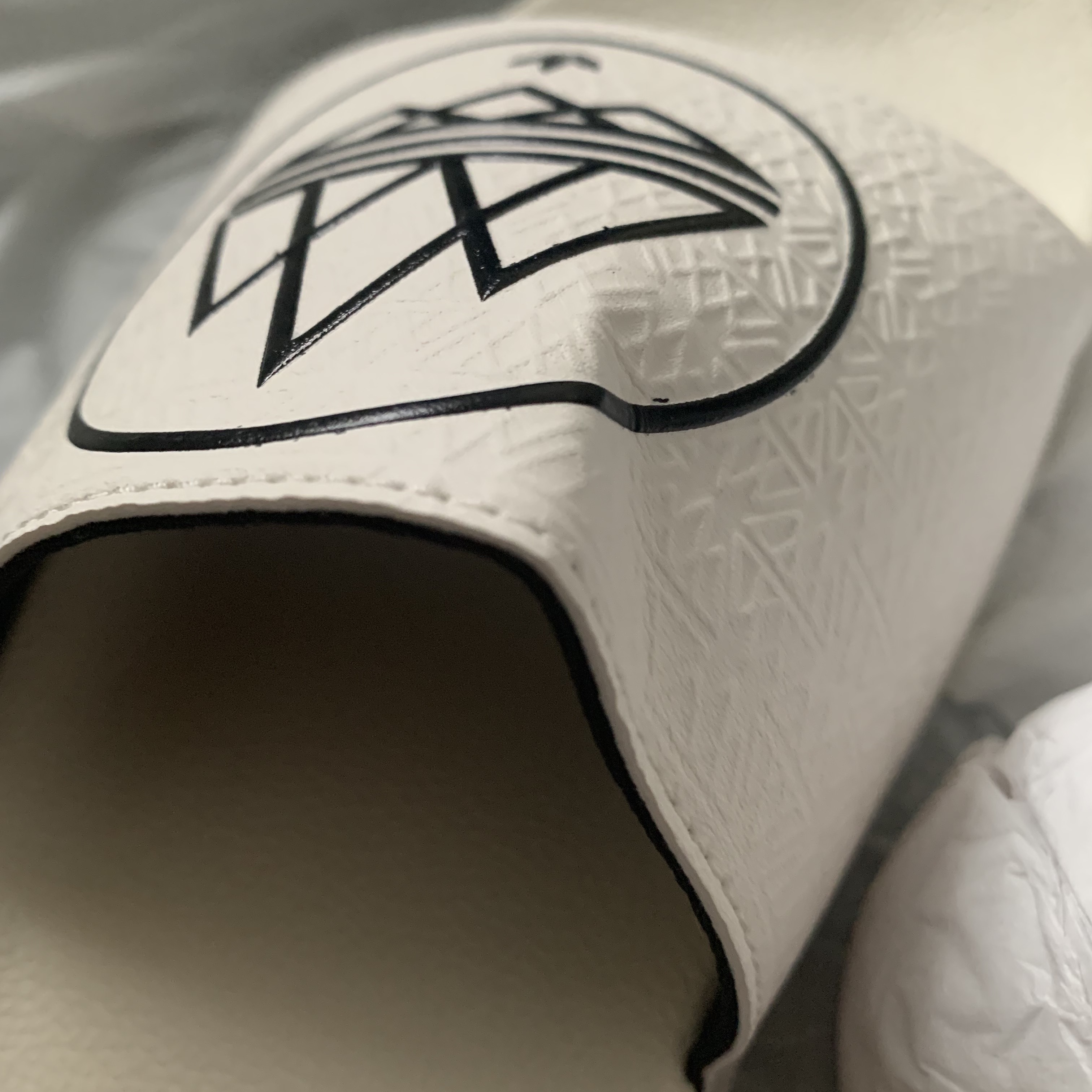 Adidas Adilette Spezial Slides Chalk White 착용 스타일
