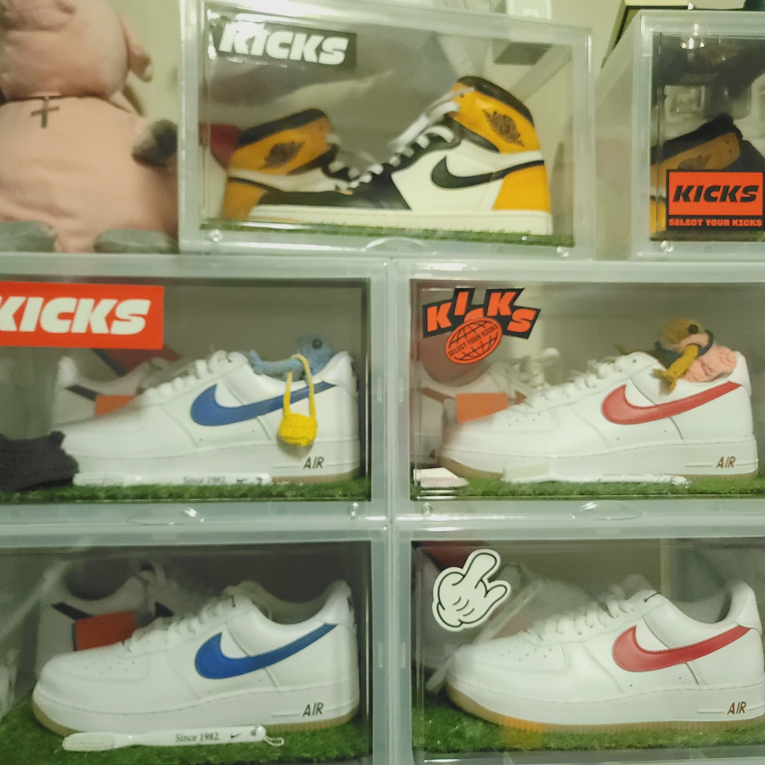 Nike Air Force 1 Low Retro Color of the Month Varsity Royal, Nike Air Force 1 Low Retro Color of the Month University Red 착용 스타일 - 1