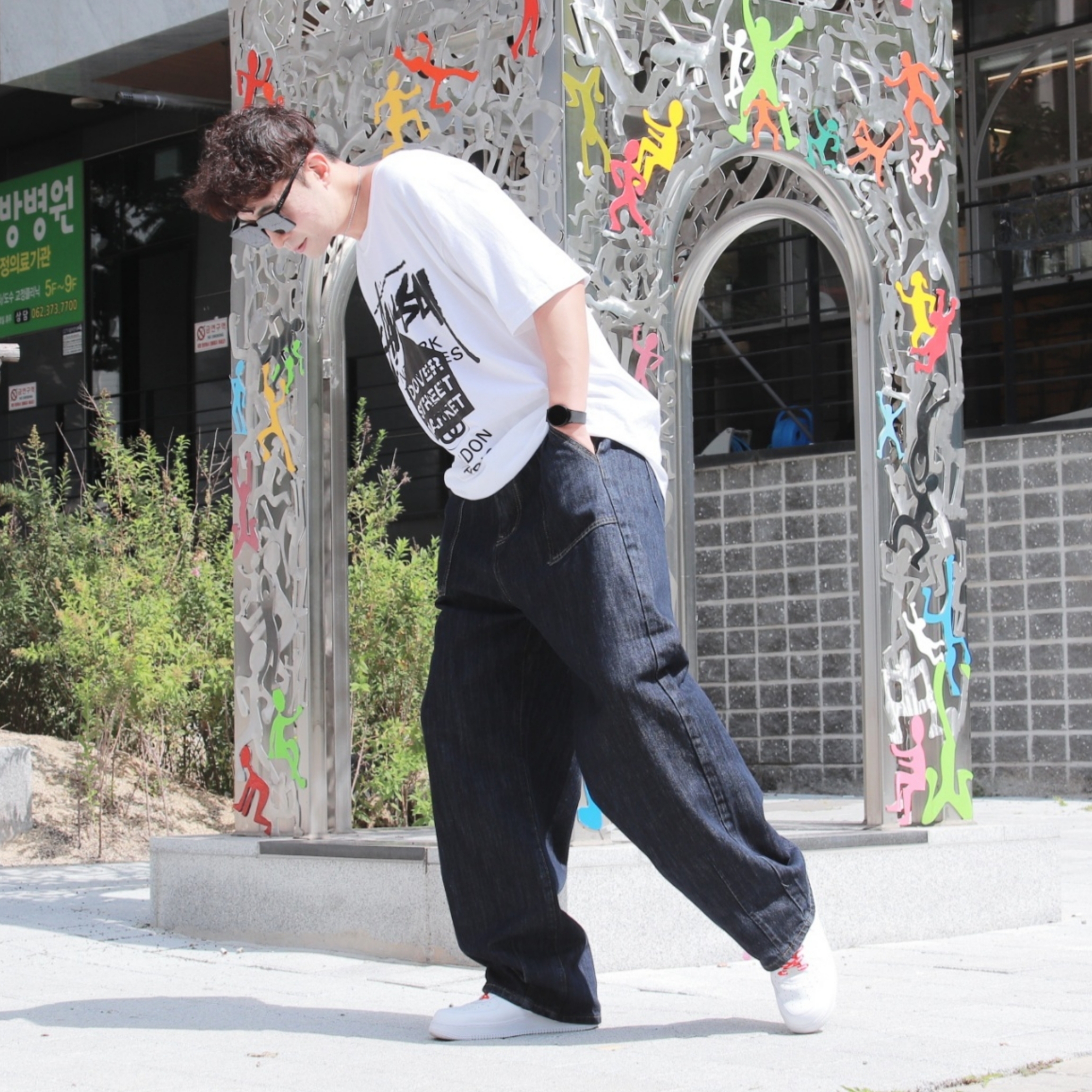Stussy DSM World Tour T-Shirt White, Nike x Supreme Air Force 1 Low White 착용 스타일 - 4