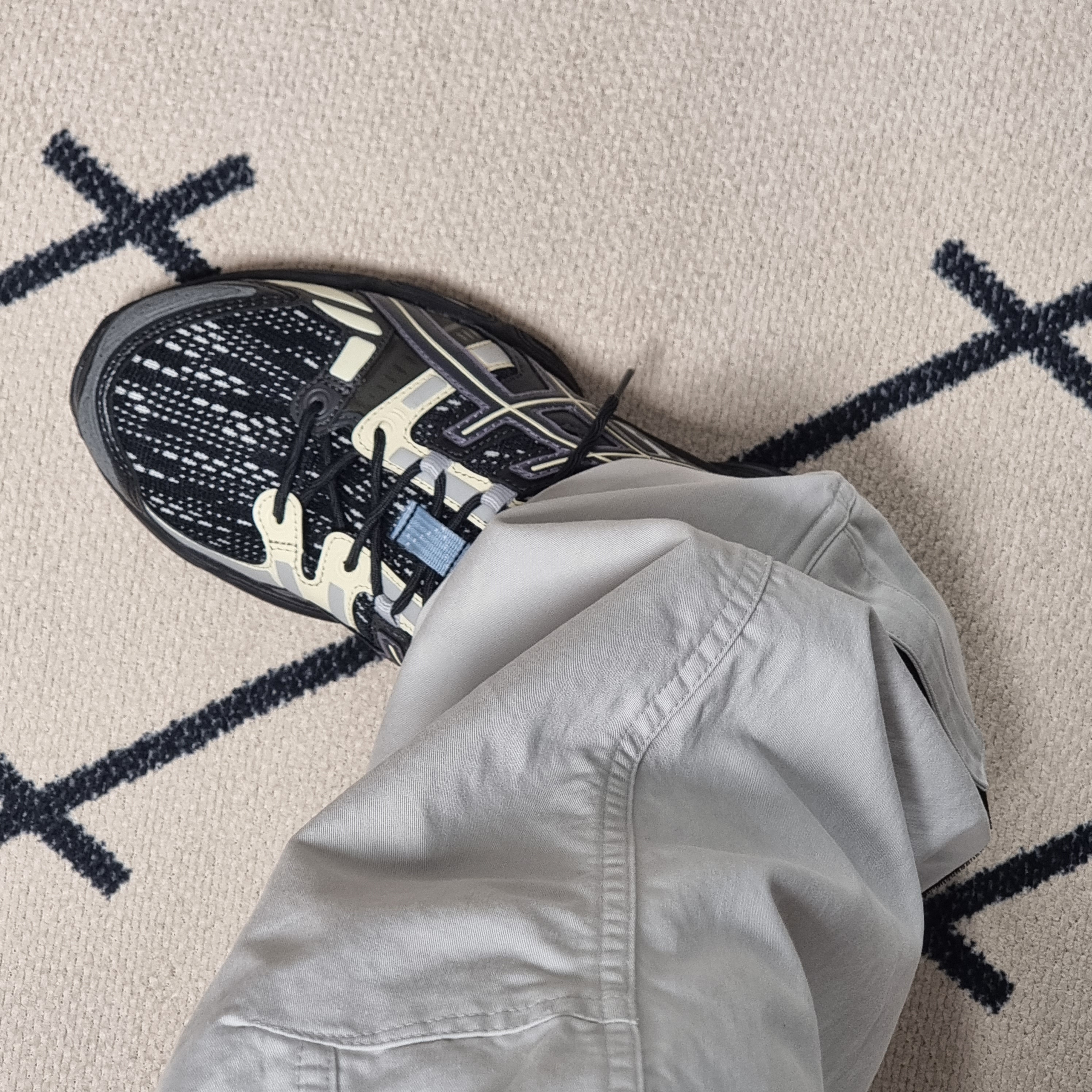 Asics UB5-S Gel-Nimbus 9 Black Gunmetal 착용 스타일 - 2