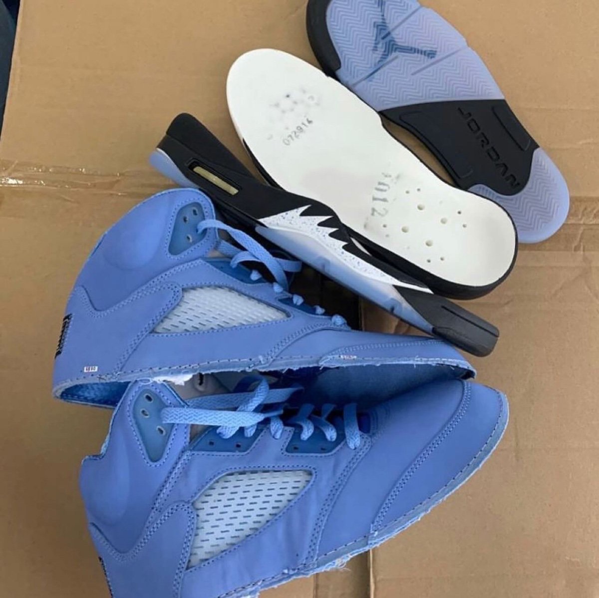 Jordan 5 Retro University Blue 착용 스타일 - 3