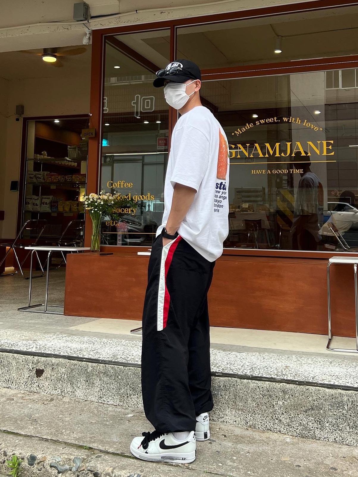 Stussy Strawberry T-Shirt White, Nike x Peaceminusone Air Force 1 Low Para-Noise 2.0 착용 스타일