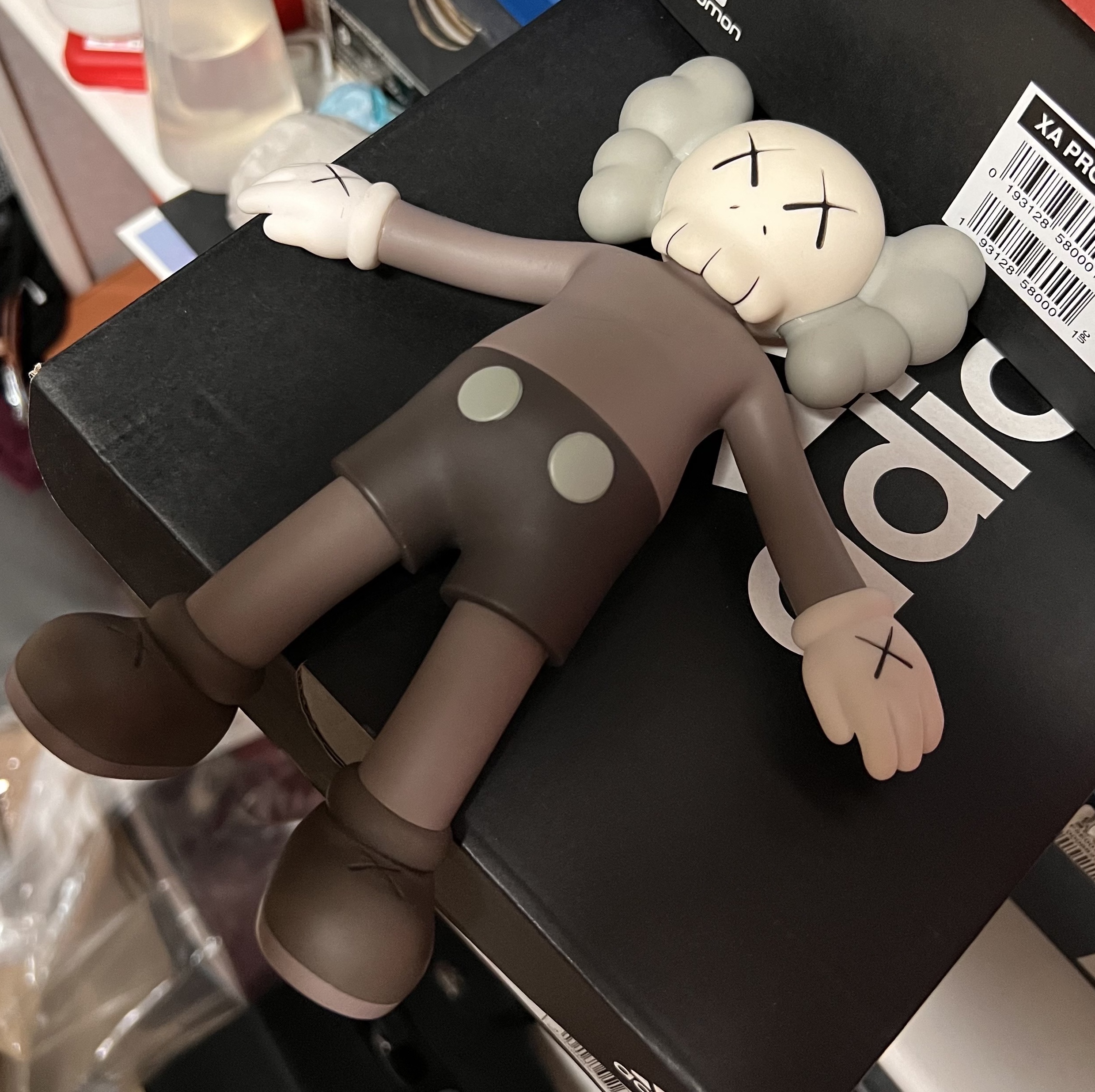 Kaws Holiday Korea Companion Bath Toy 착용 스타일 - 2