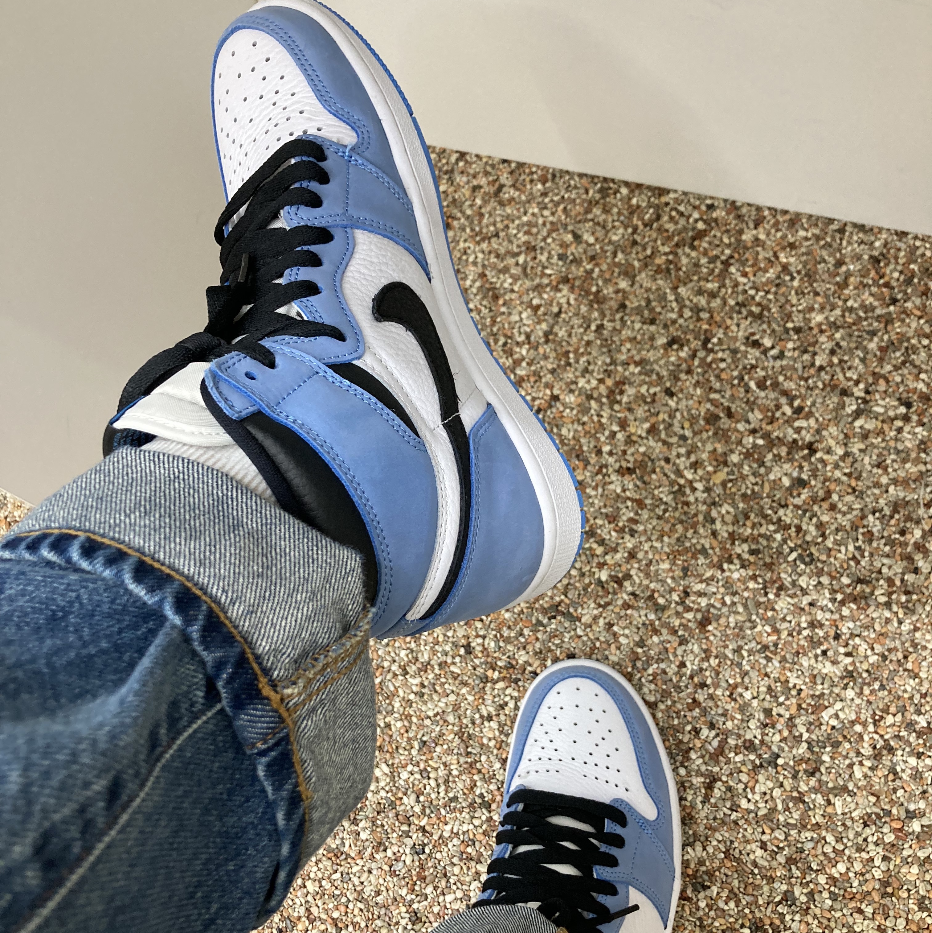 Jordan 1 Retro High OG University Blue 착용 스타일